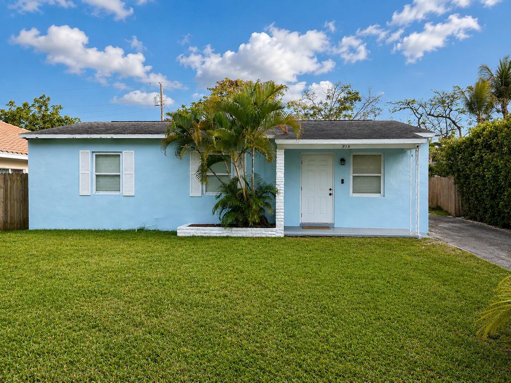 Photo of 818 Glenridge Drive, West Palm Beach, FL 33405 (MLS # B26032549)