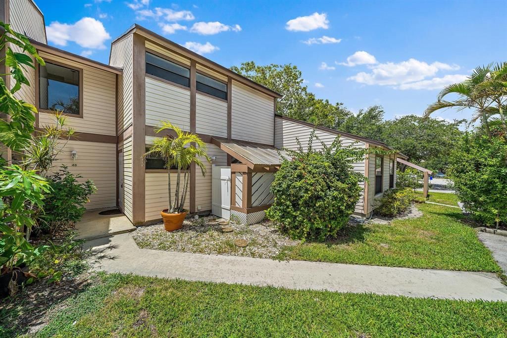 Photo of 110 Sherwood Circle #4b, Jupiter, FL 33458 (MLS # R10721936)