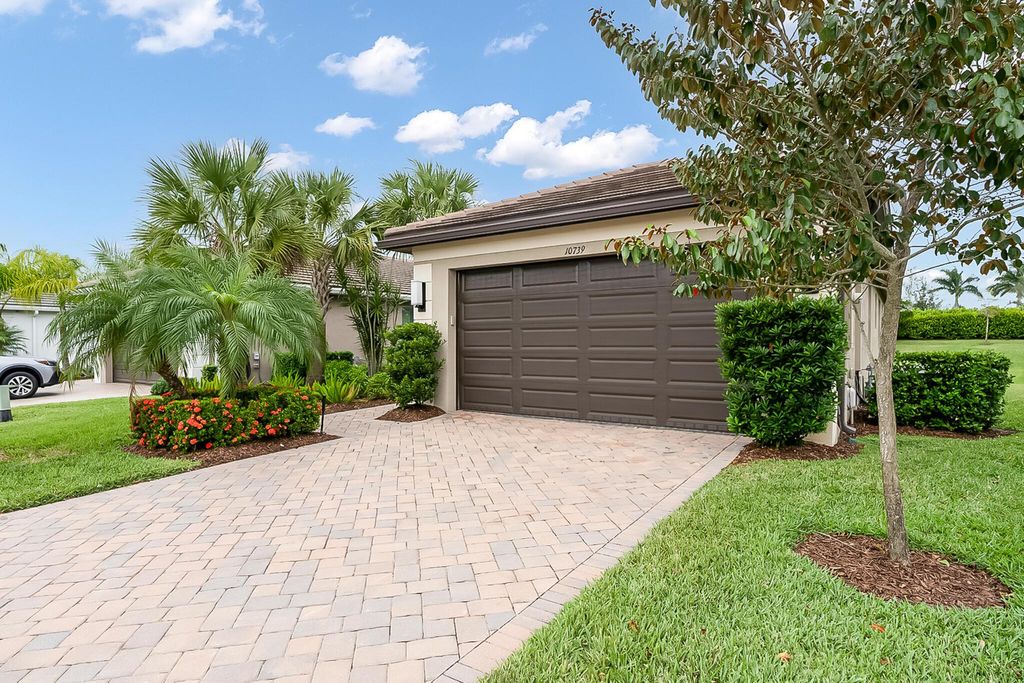 Photo of 10739 SW Sunray Street, Port Saint Lucie, FL 34987 (MLS # R10937802)