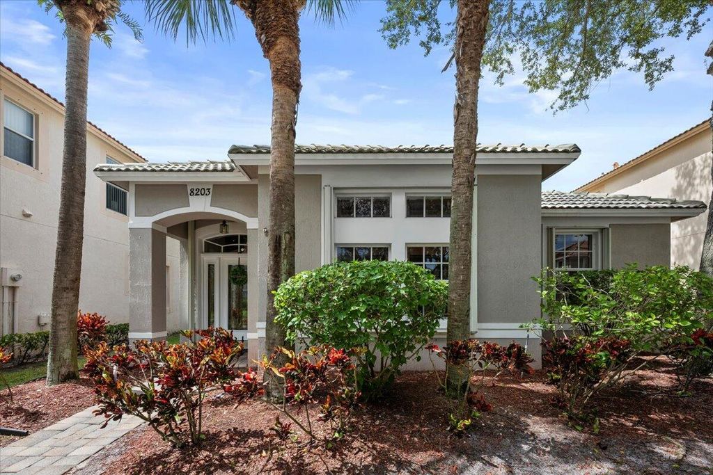 Photo of 8203 Calterra Drive, Palm Beach Gardens, FL 33418 (MLS # R11127868)