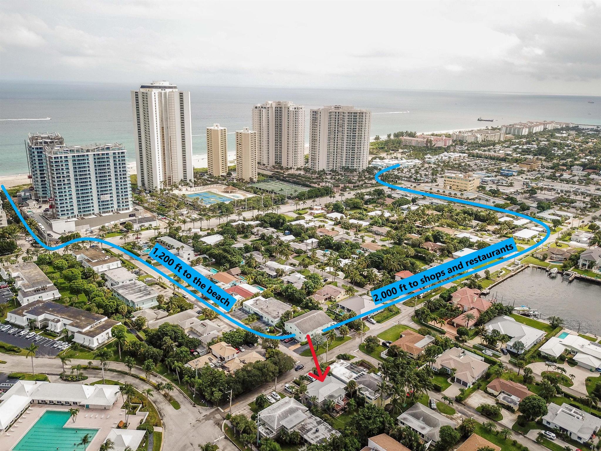 This second floor 1BR apartment with a den and a large terrace is available for annual rental with immediate occupancy. Located in a desirable area on Singer Island. 5 min walk from the ocean and walking distance to shops and restaurants. The apartment has no dishwasher and it has a coin operated on-site laundry. 2 parking spaces available. Water is included in rent. Small pets will be considered for extra rent. Background check required, quick approval, no HOA.