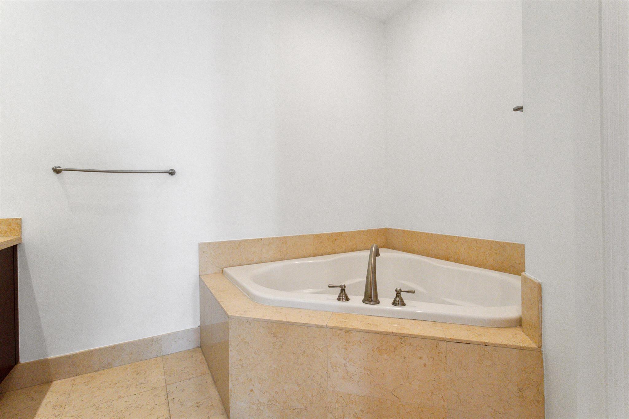 ROYAL ATLANTIC IN DELRAY - Residential Lease