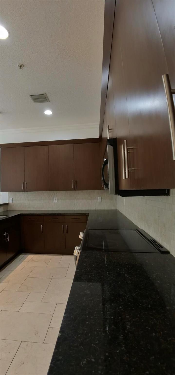 ROYAL ATLANTIC IN DELRAY - Residential Lease