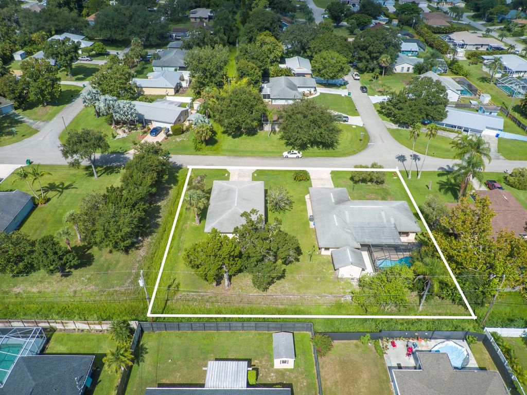 Photo of 601 Glencove St, Sebastian, FL 32958 (MLS # R11139503)