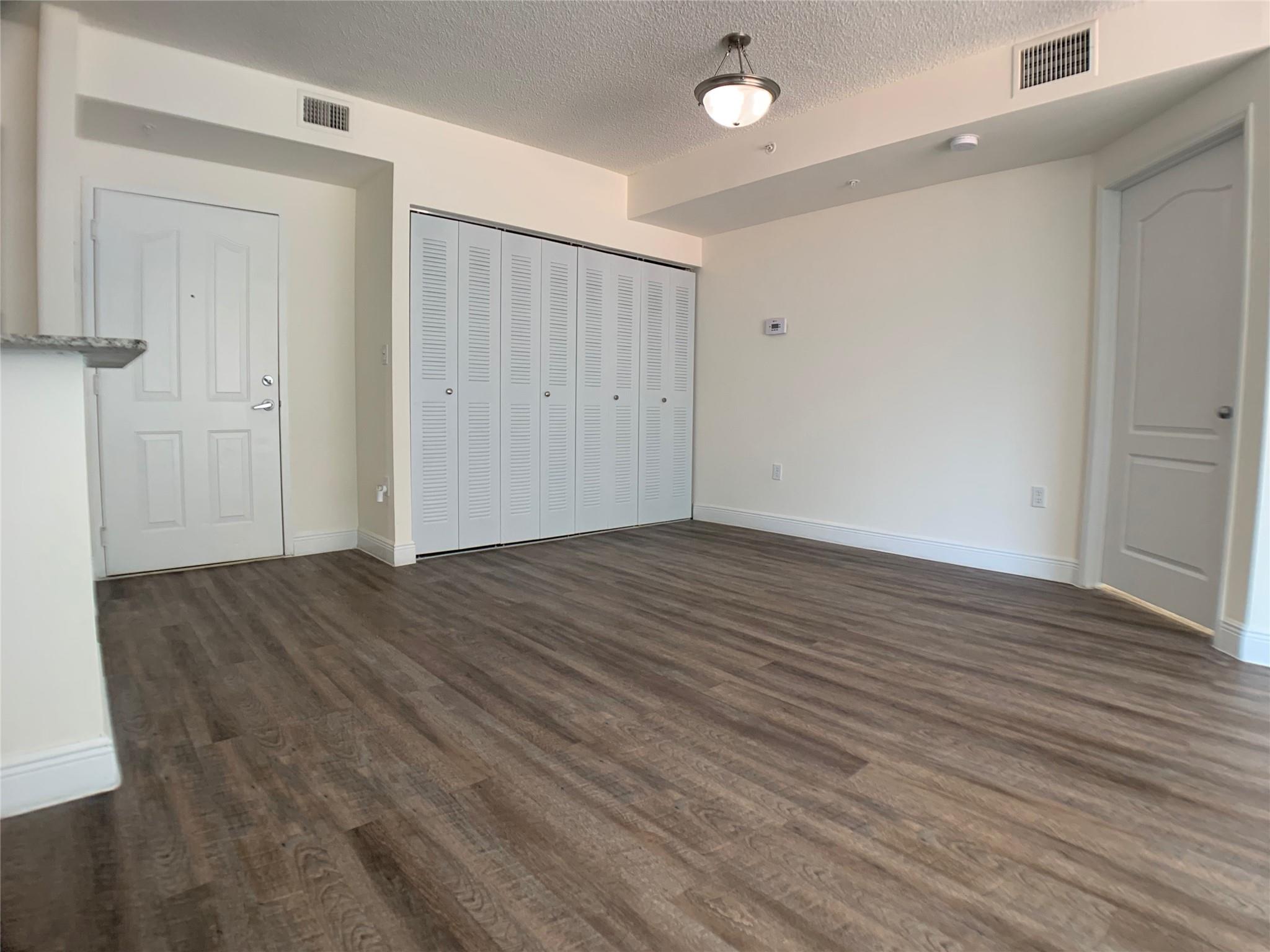 Country Club Towers - Residential Lease