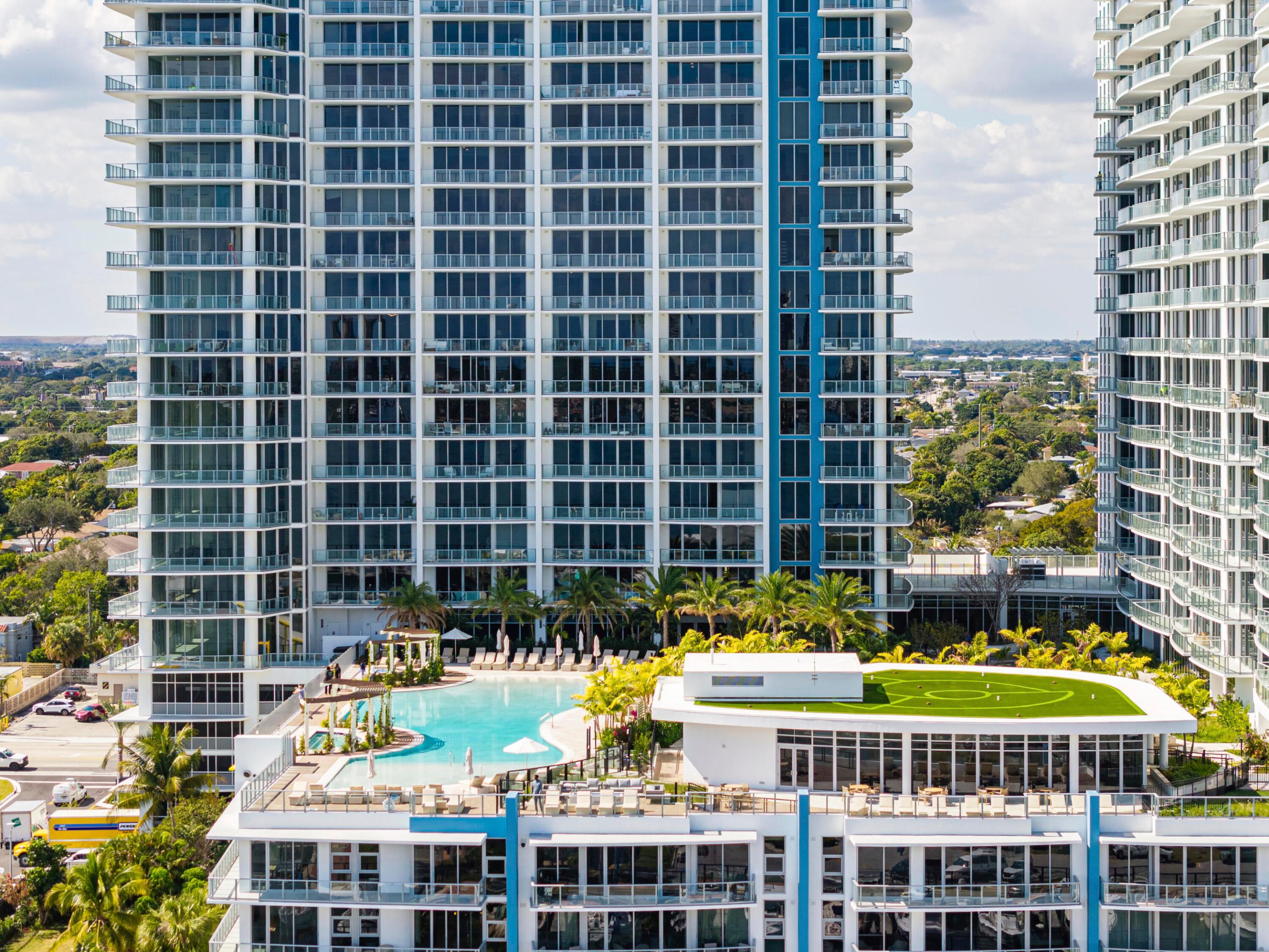 NAUTILUS 220 CONDOMINIUM - Residential