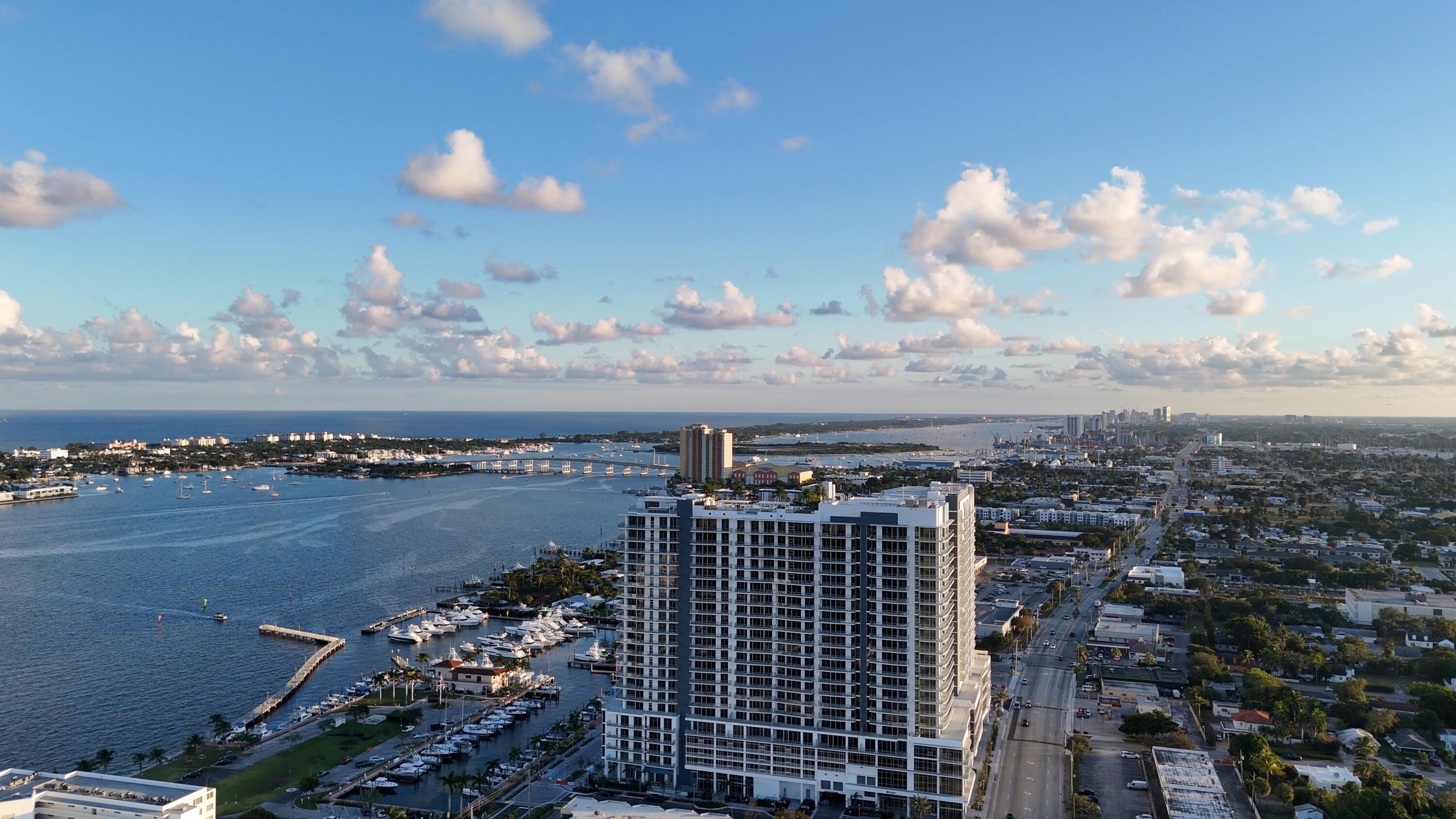 NAUTILUS 220 CONDOMINIUM - Residential