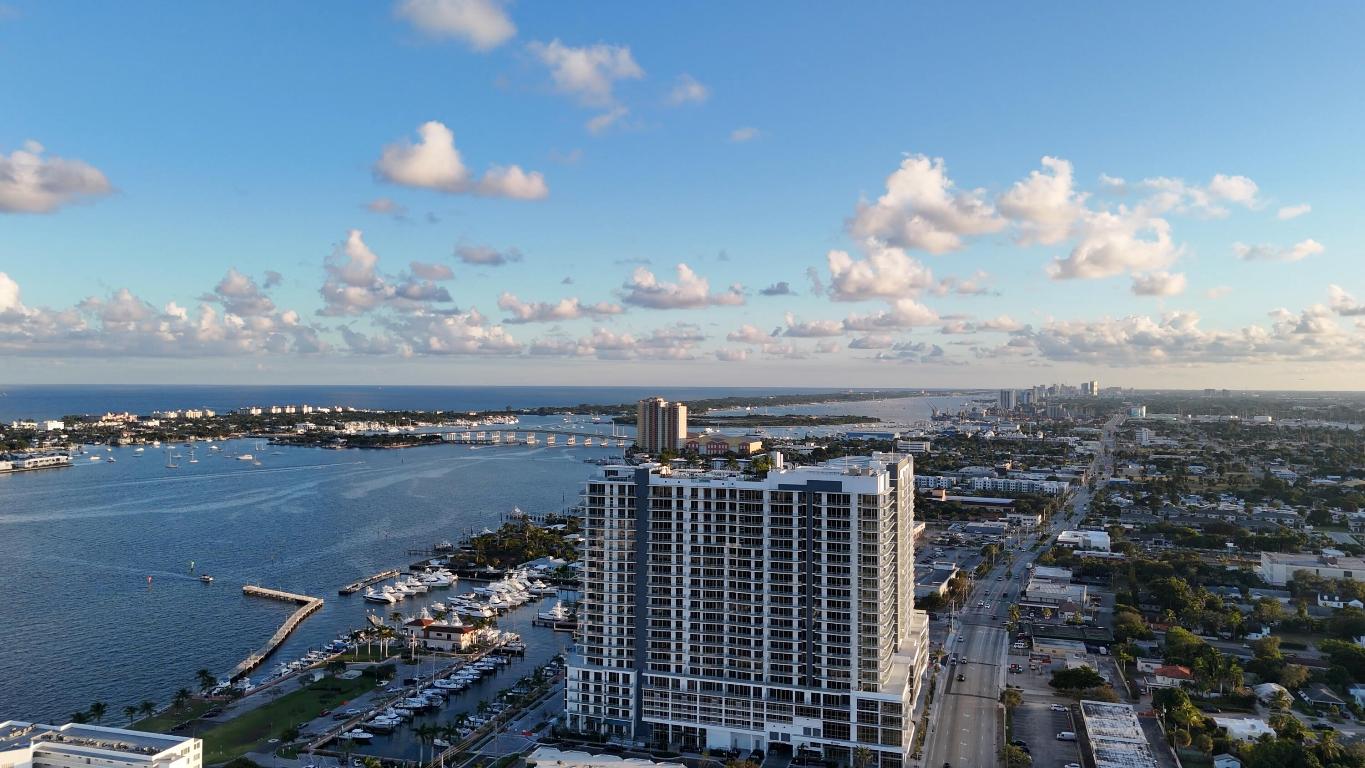 NAUTILUS 220 CONDOMINIUM - Residential