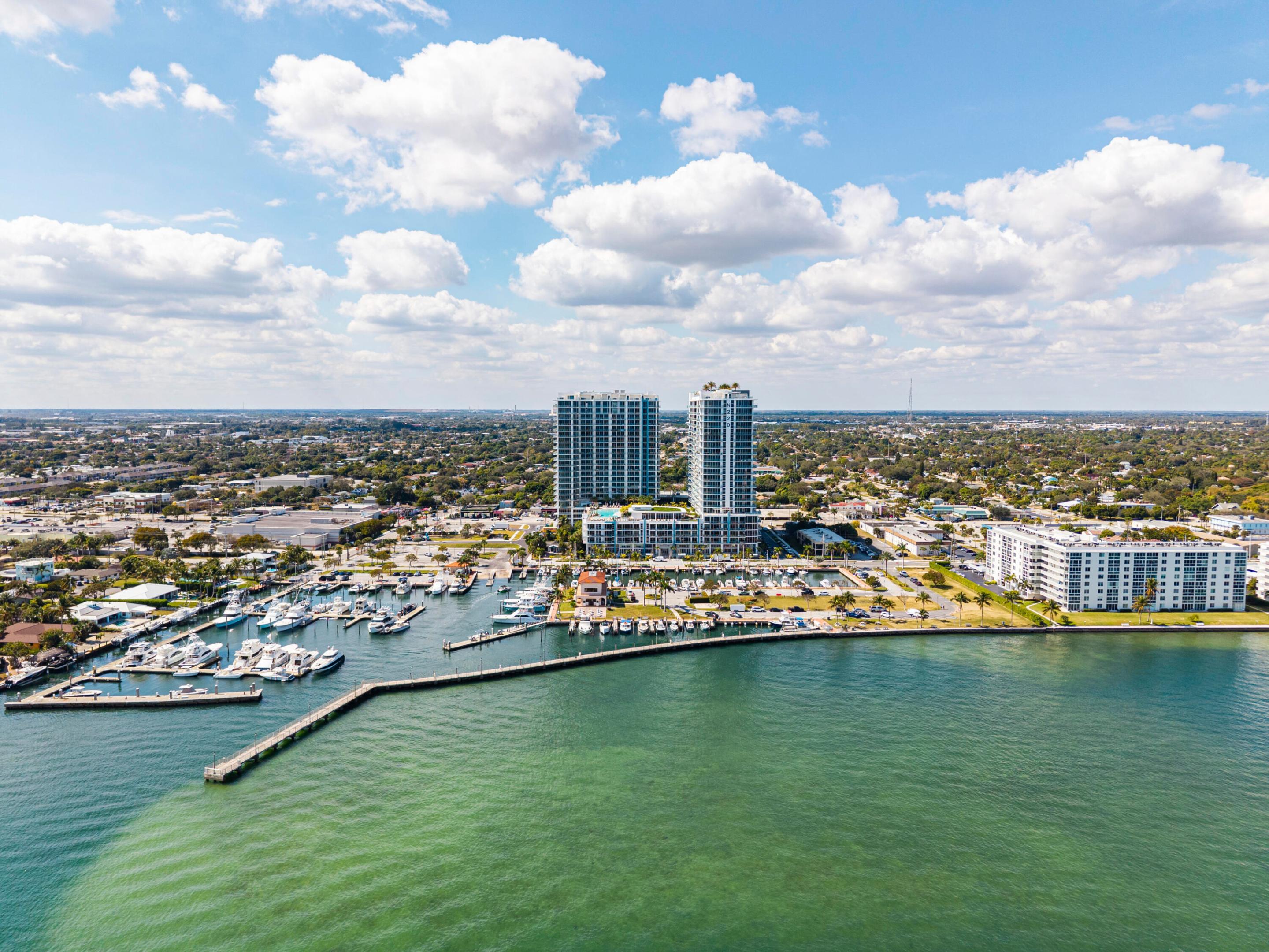 NAUTILUS 220 CONDOMINIUM - Residential