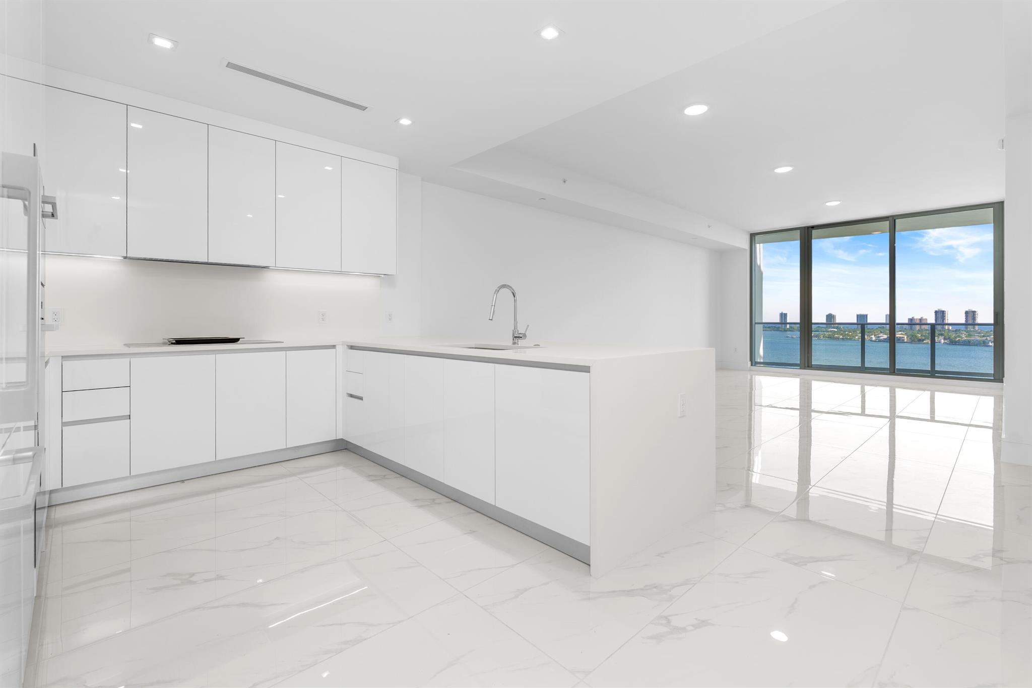 NAUTILUS 220 CONDOMINIUM - Residential