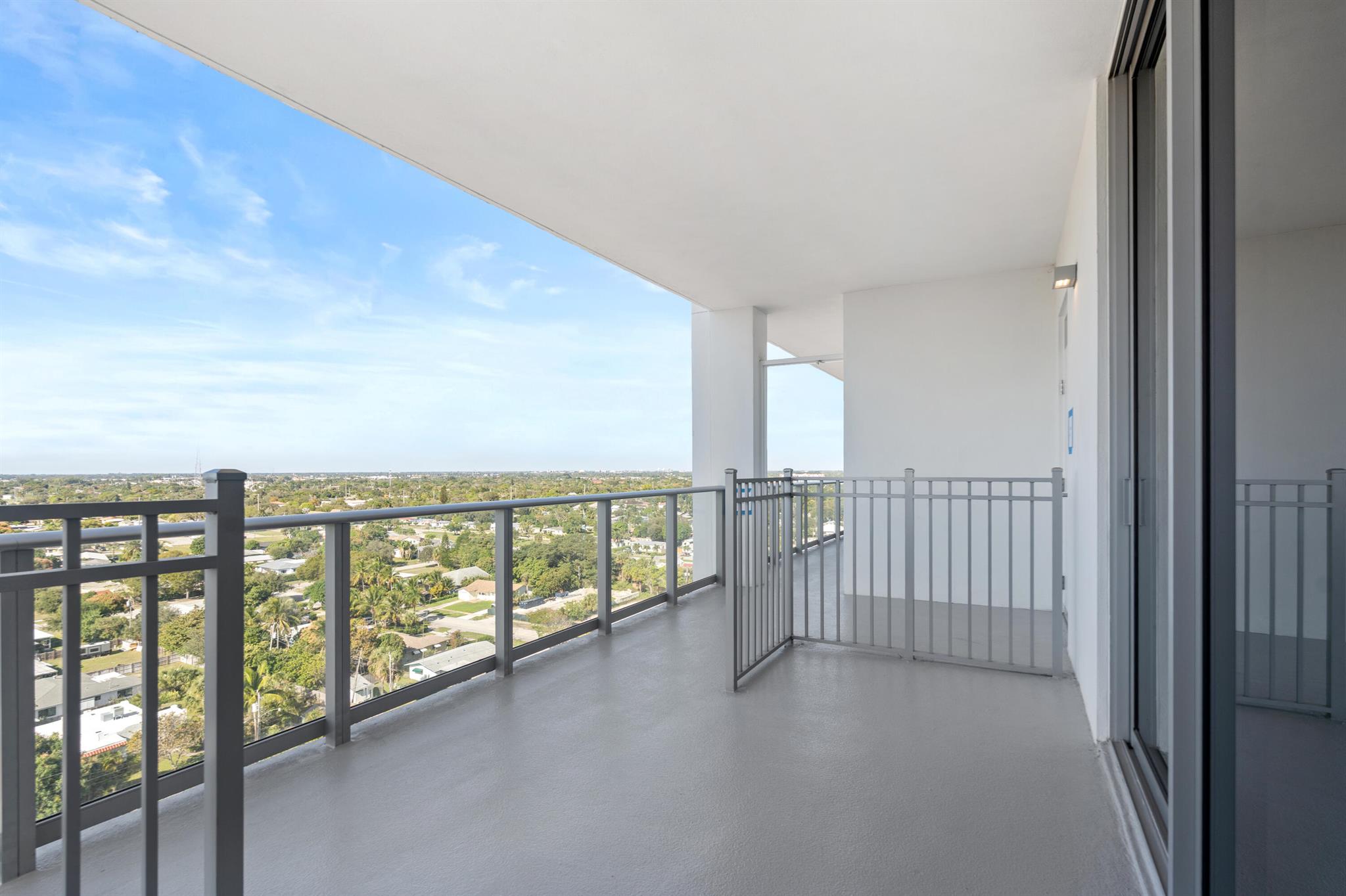 NAUTILUS 220 CONDOMINIUM - Residential