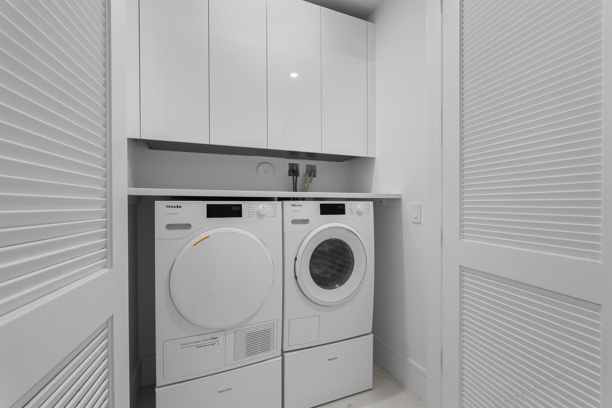 NAUTILUS 220 CONDOMINIUM - Residential