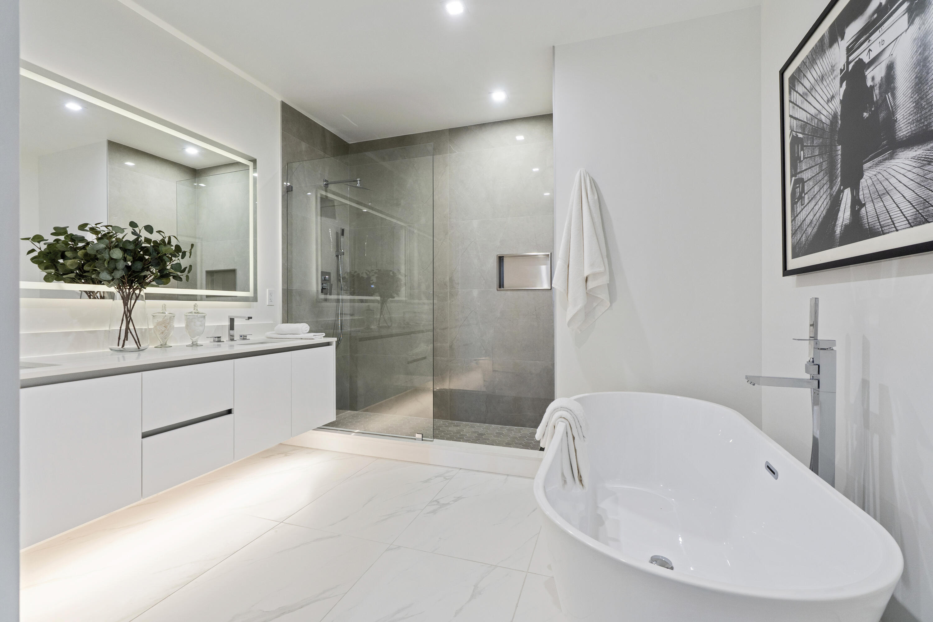 NAUTILUS 220 CONDOMINIUM - Residential