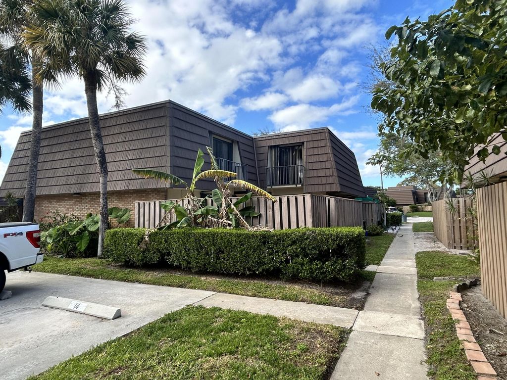 Photo of 705 7th Court, Palm Beach Gardens, FL 33410 (MLS # R10999136)