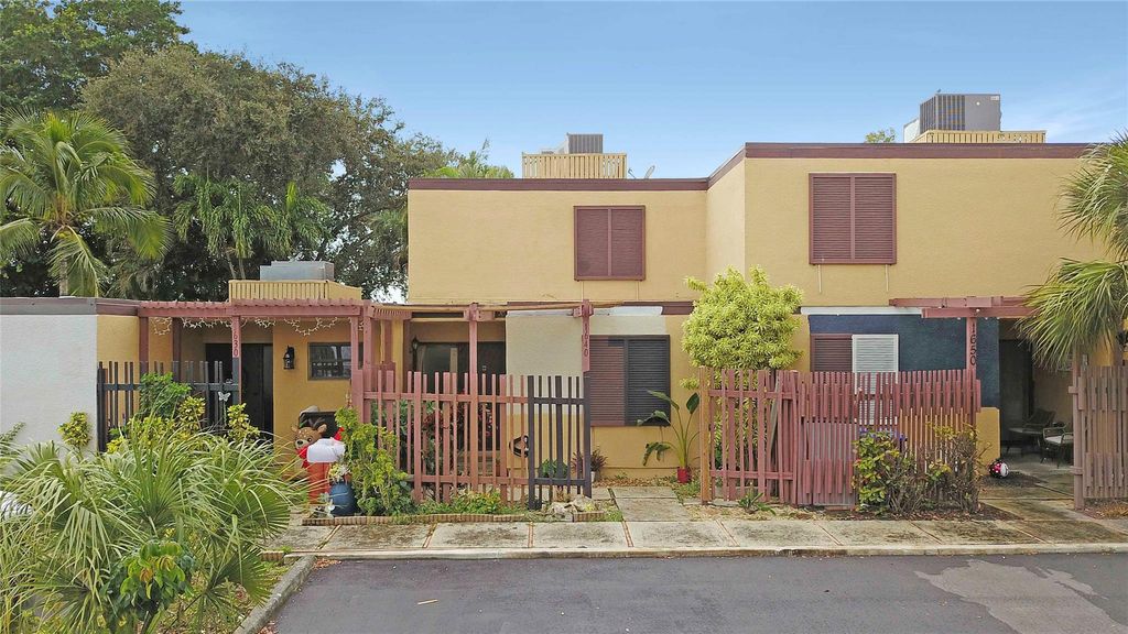 Photo of 1640 W Golfview Drive, Pembroke Pines, FL 33026 (MLS # F10478546)