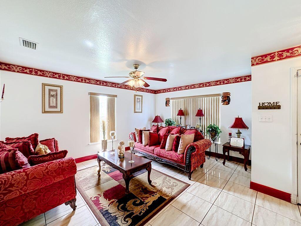 2914 ZORA NEAL Drive