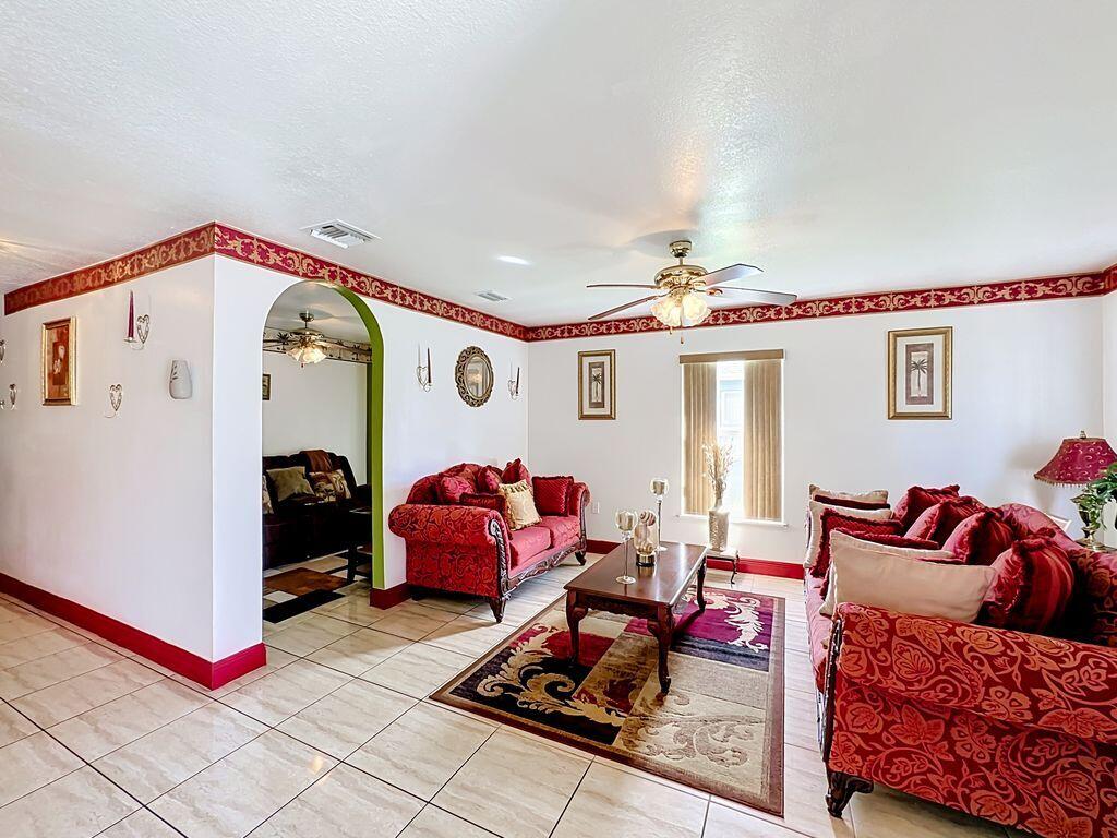 2914 ZORA NEAL Drive