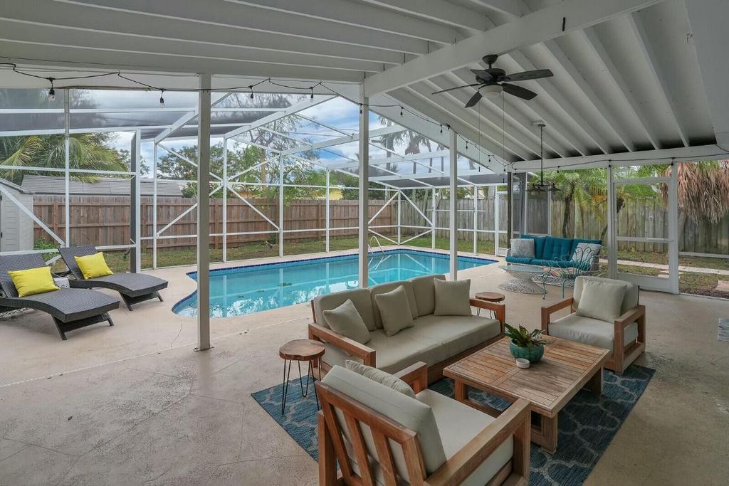 Photo of 538 Riverside Drive, Palm Beach Gardens, FL 33410 (MLS # R11046438)