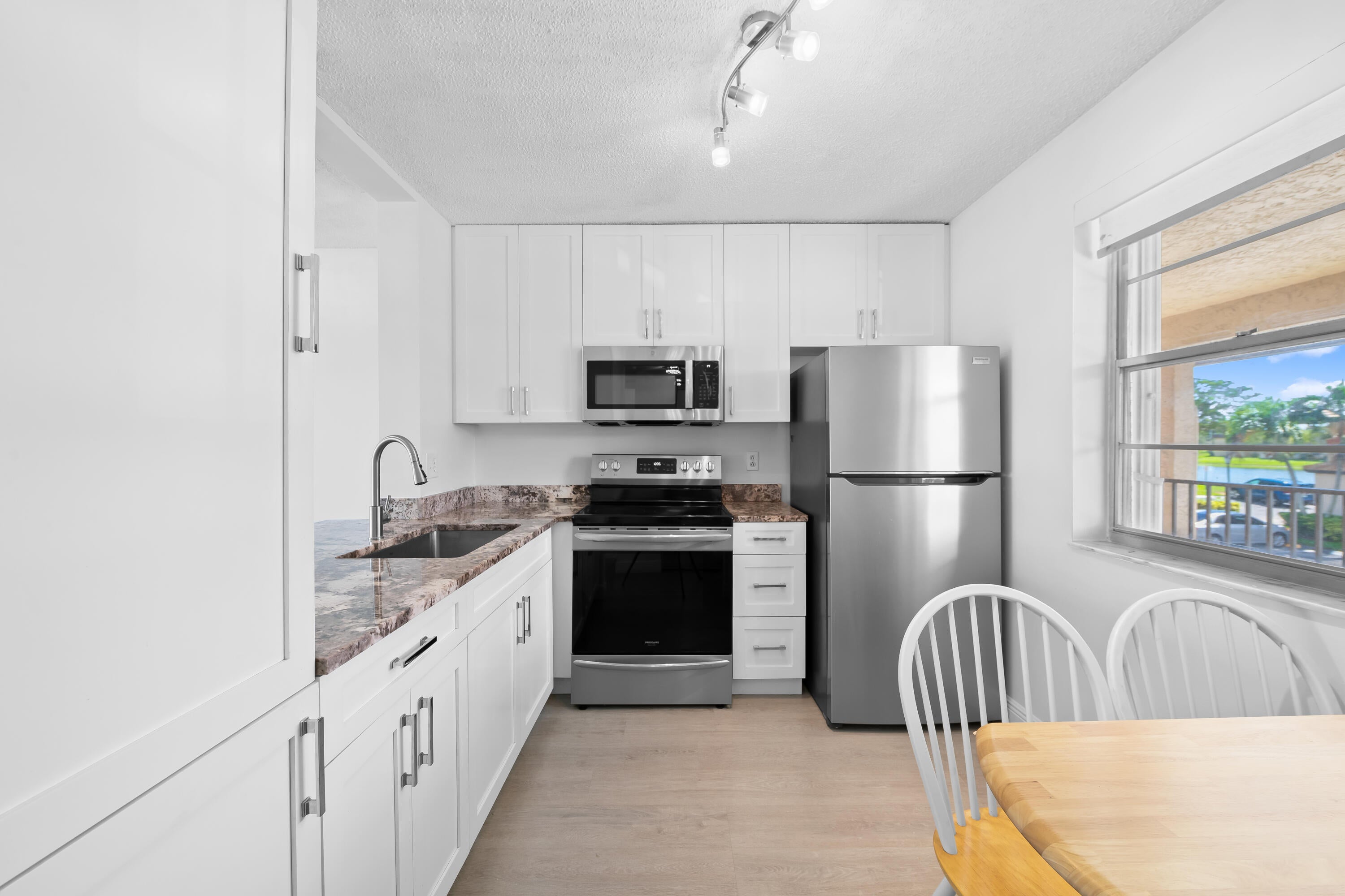 5510 LAKESIDE Drive 201