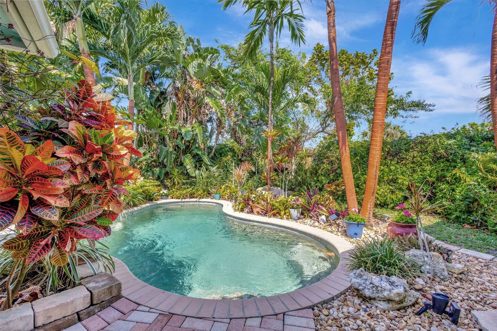 Photo of 142 Queens Lane, Royal Palm Beach, FL 33411 (MLS # R11075932)