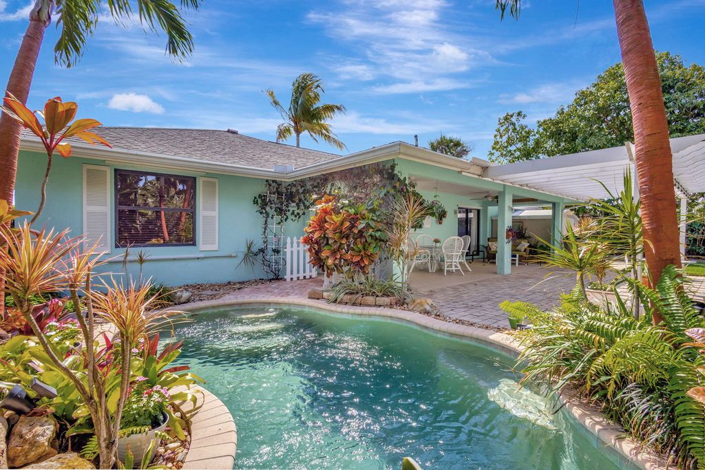 Photo of 142 Queens Lane, Royal Palm Beach, FL 33411 (MLS # R11075932)