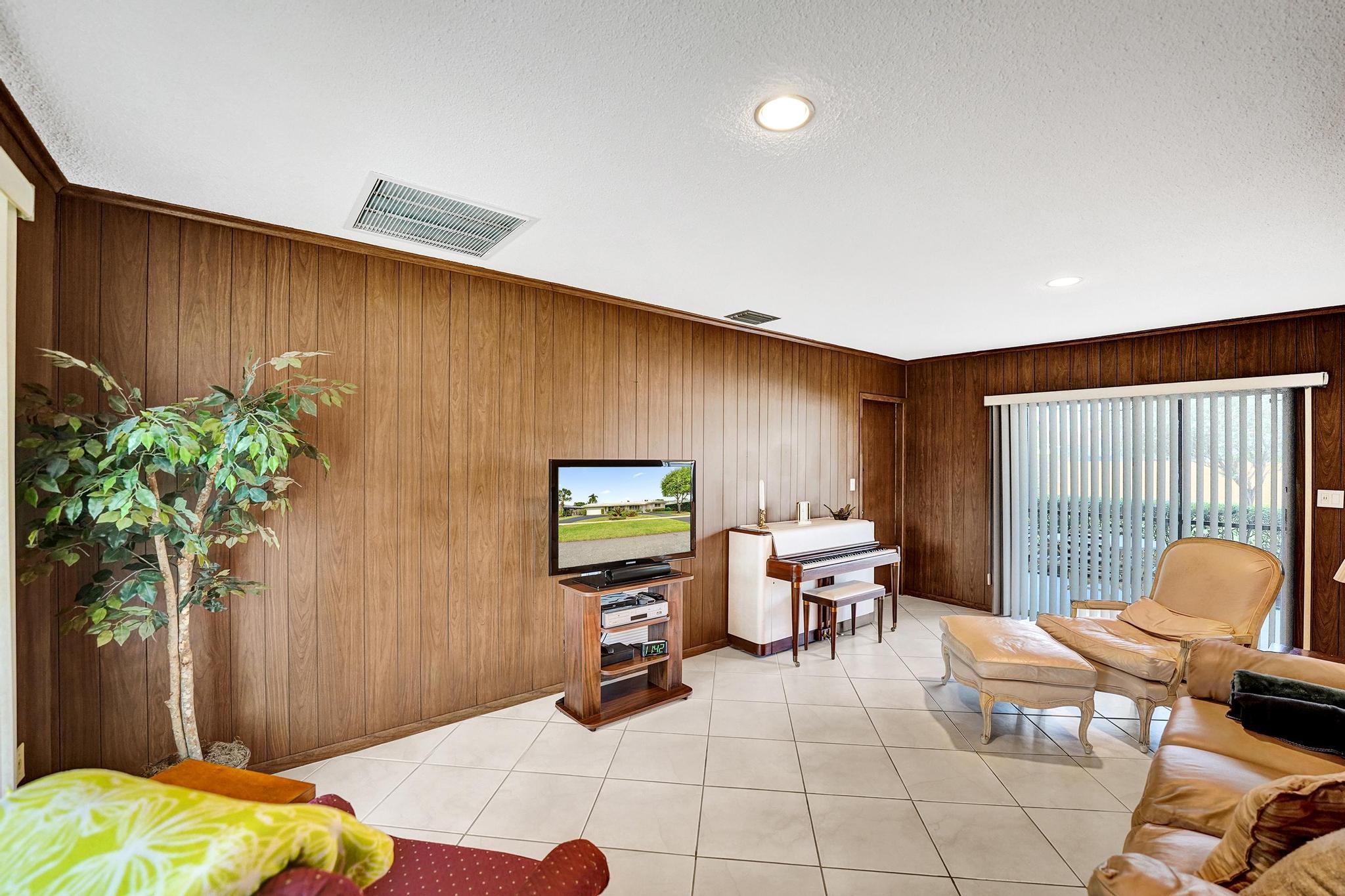 Hollywood Hills 6-22 B - Residential