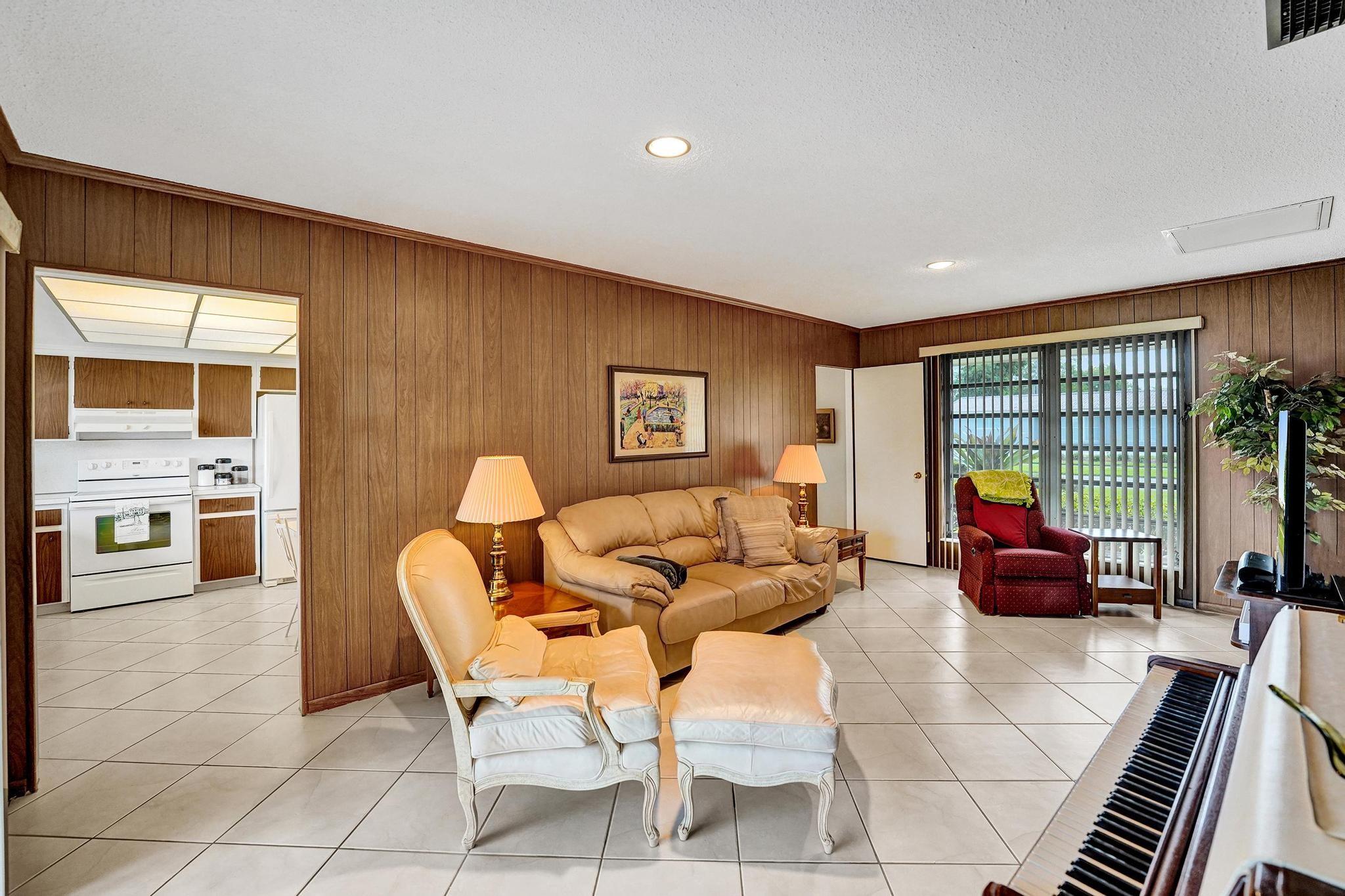 Hollywood Hills 6-22 B - Residential