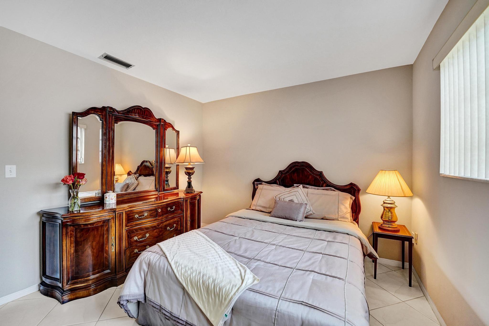 Hollywood Hills 6-22 B - Residential