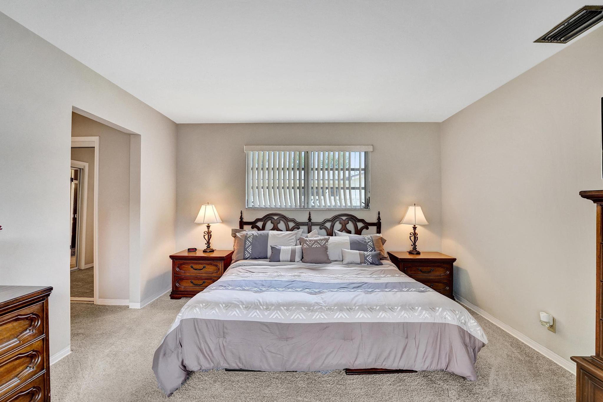 Hollywood Hills 6-22 B - Residential