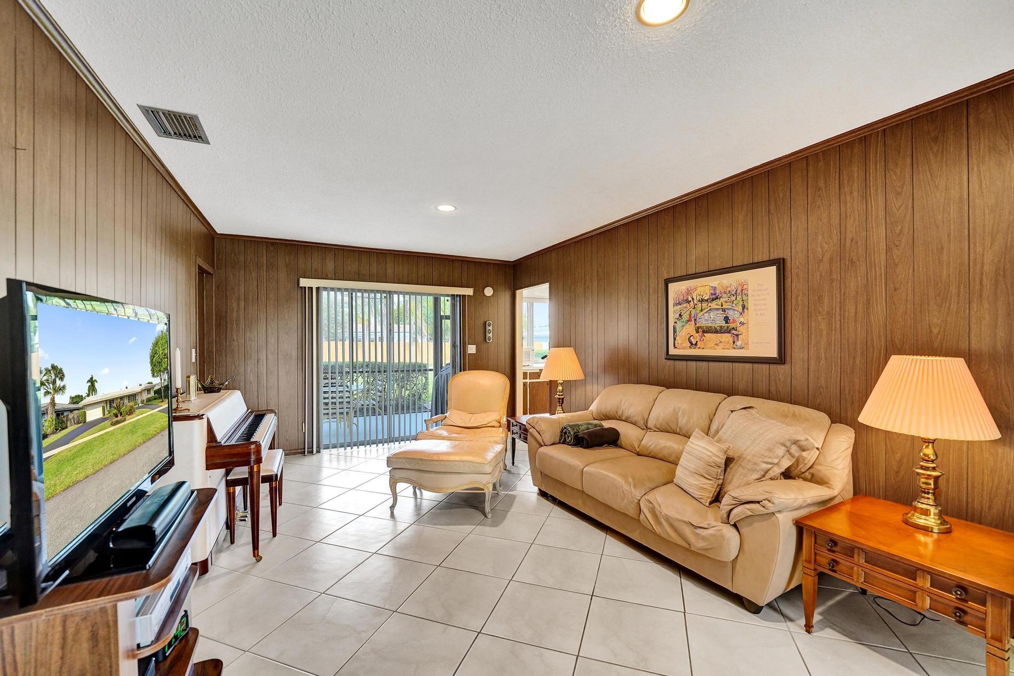 Hollywood Hills 6-22 B - Residential