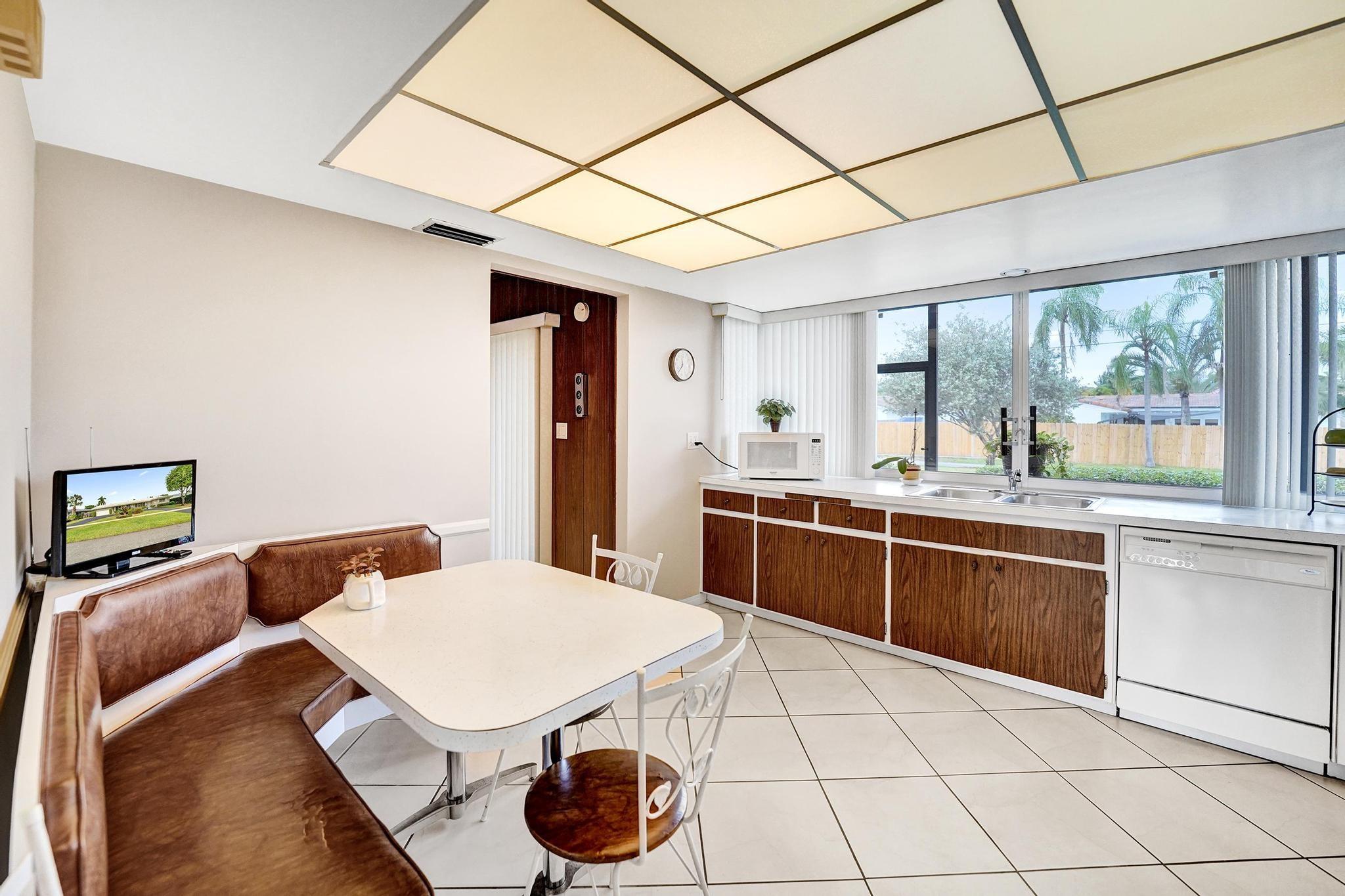 Hollywood Hills 6-22 B - Residential