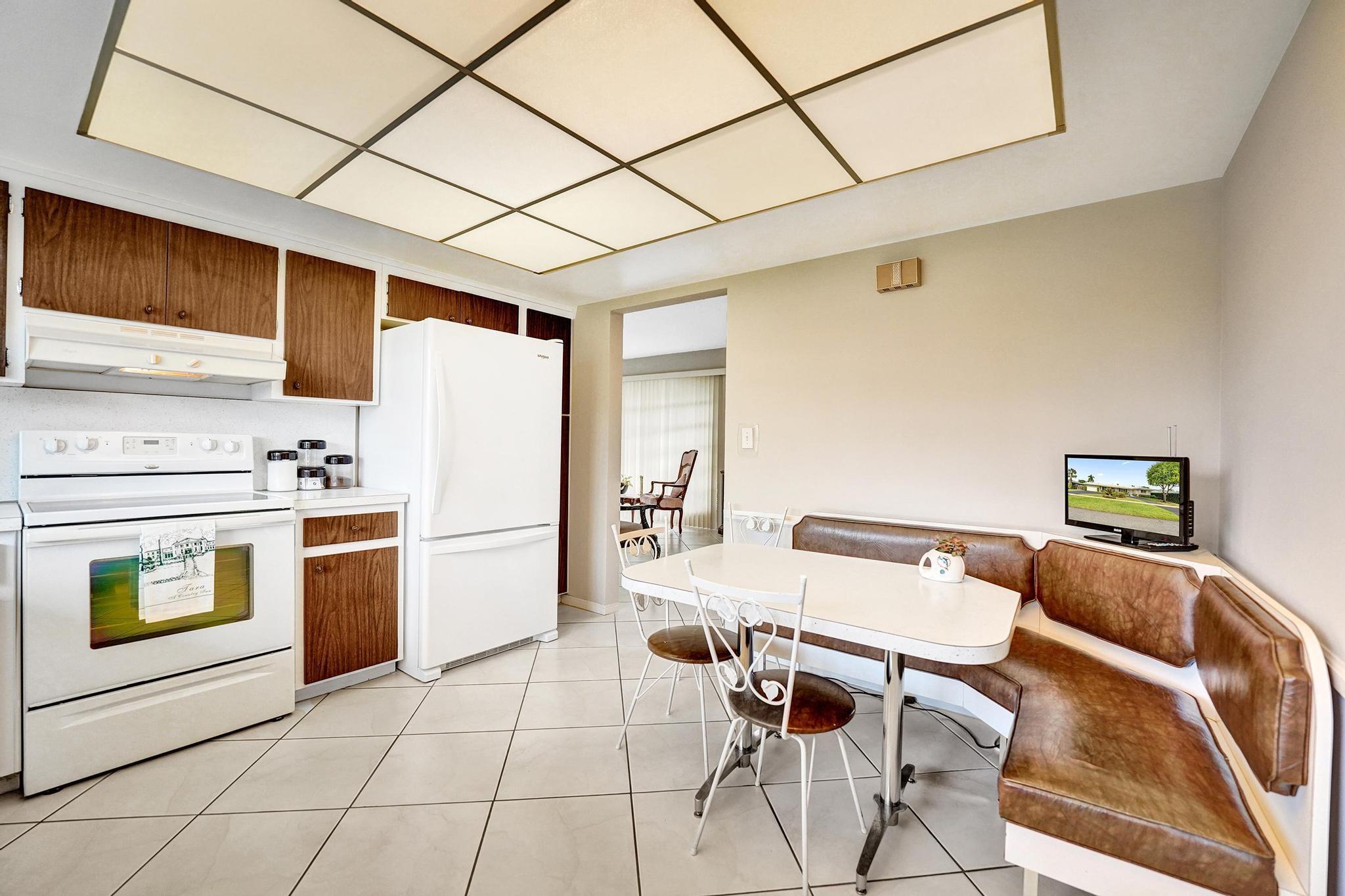 Hollywood Hills 6-22 B - Residential