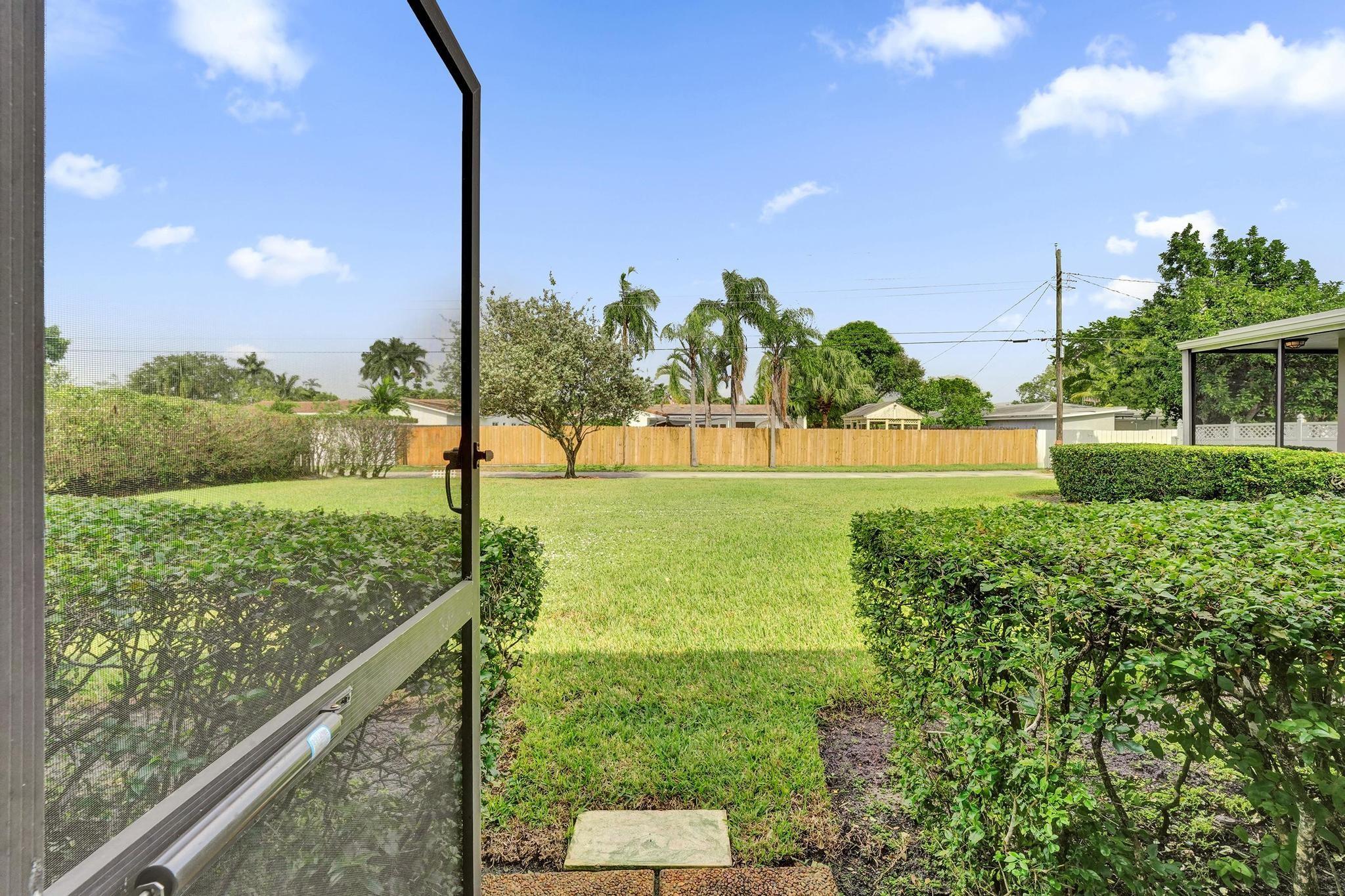 Hollywood Hills 6-22 B - Residential