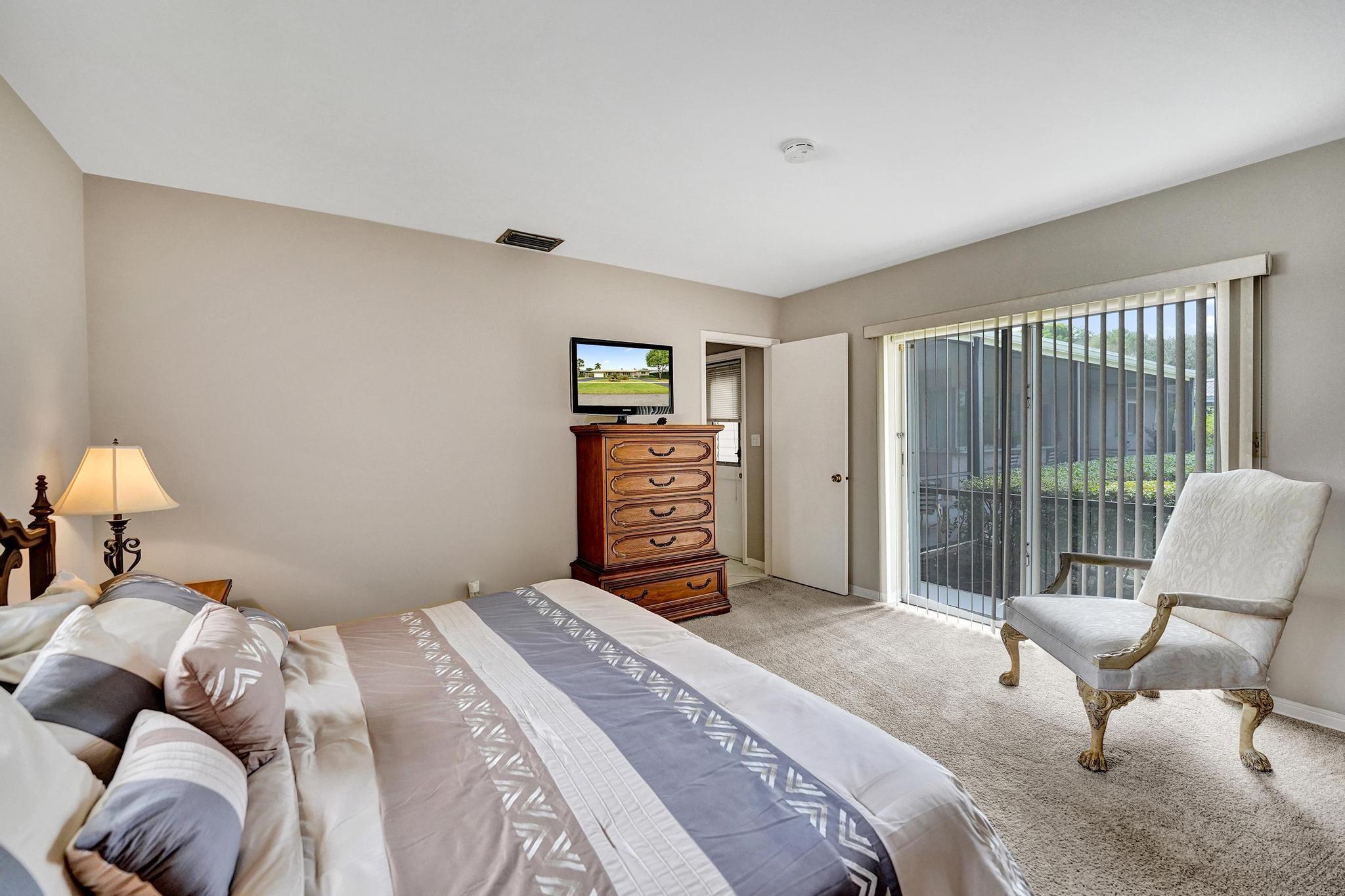 Hollywood Hills 6-22 B - Residential