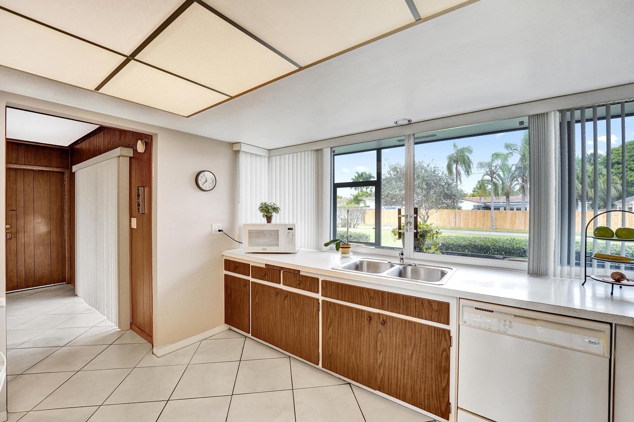 Hollywood Hills 6-22 B - Residential