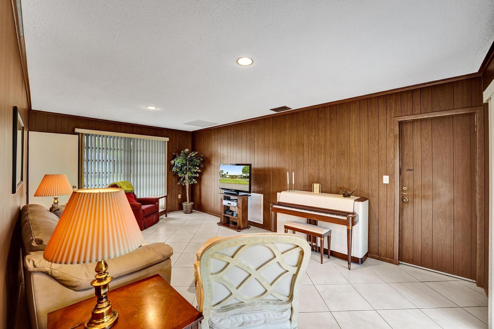 Hollywood Hills 6-22 B - Residential