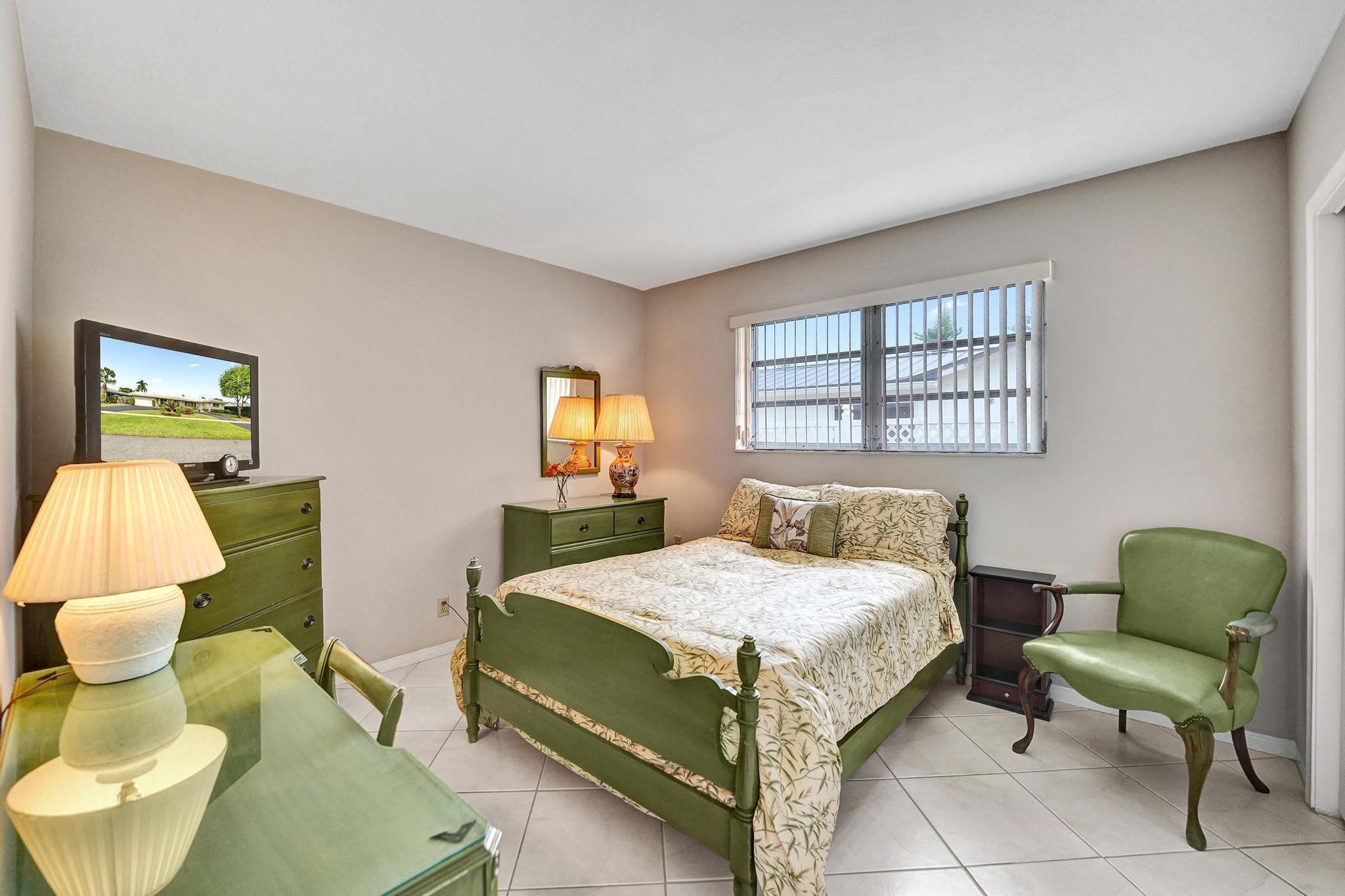 Hollywood Hills 6-22 B - Residential