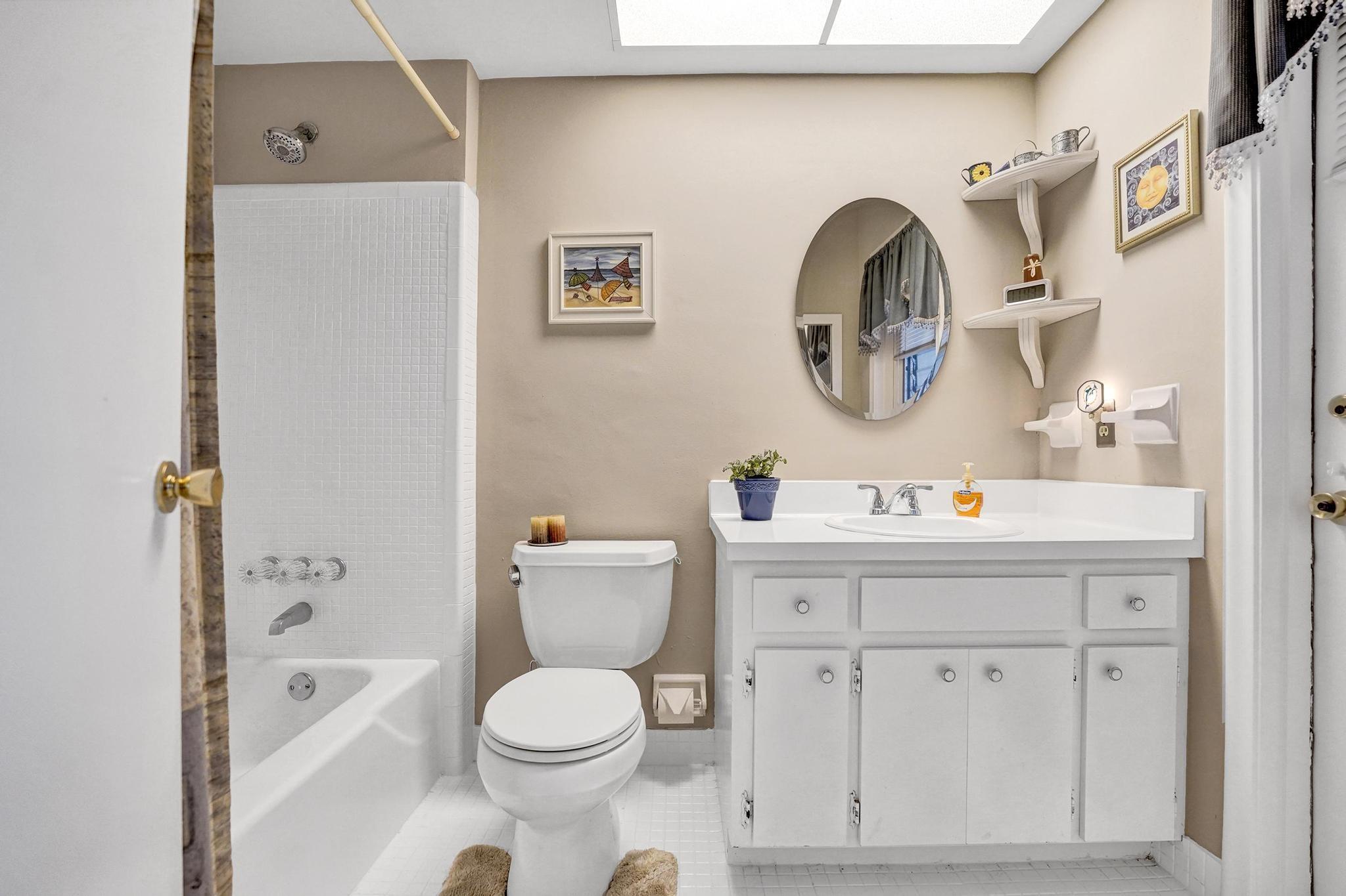 Hollywood Hills 6-22 B - Residential