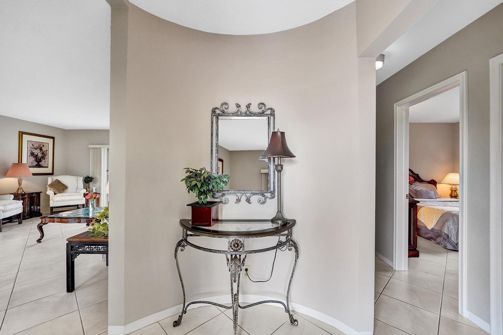 Hollywood Hills 6-22 B - Residential