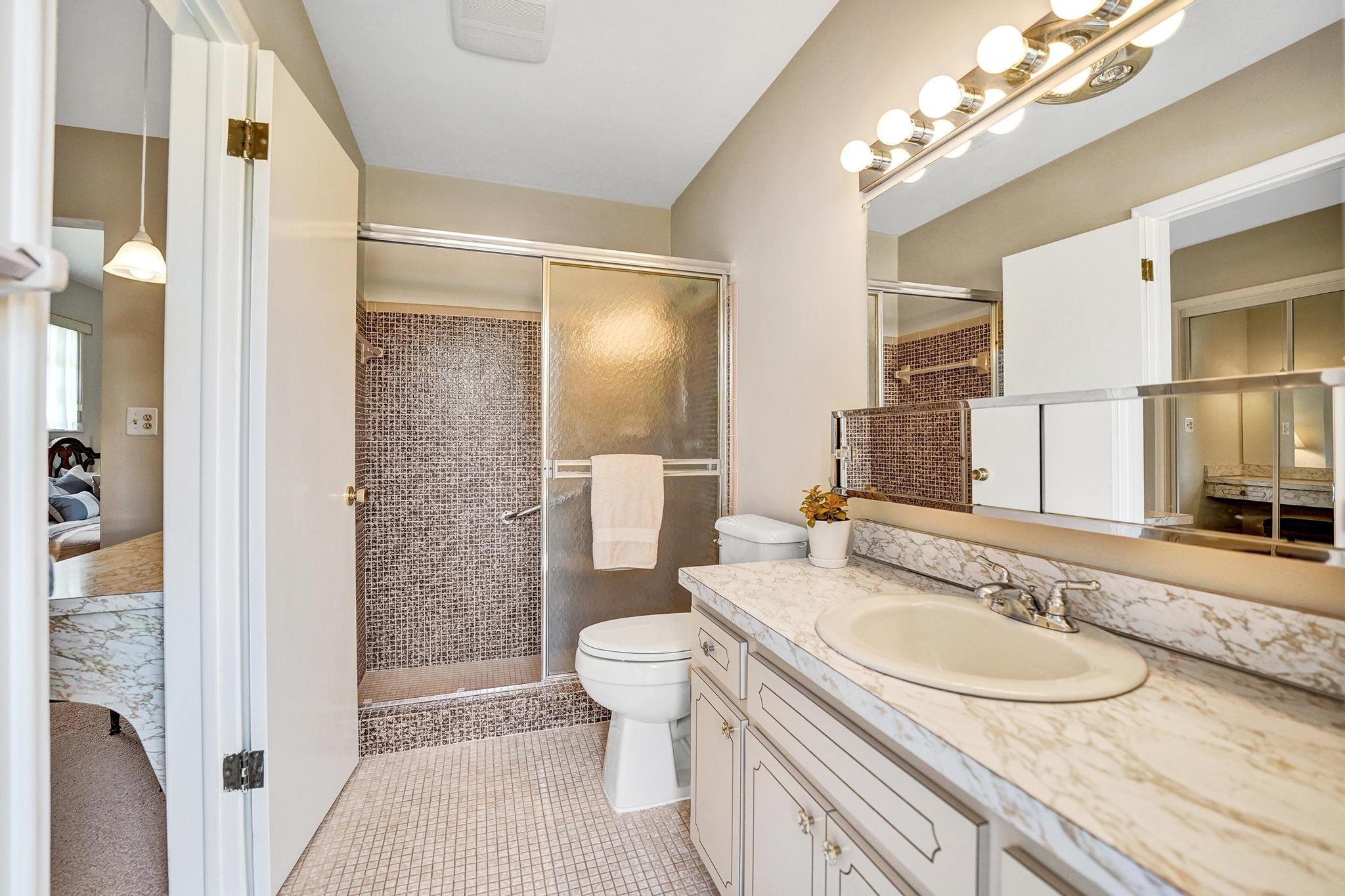 Hollywood Hills 6-22 B - Residential