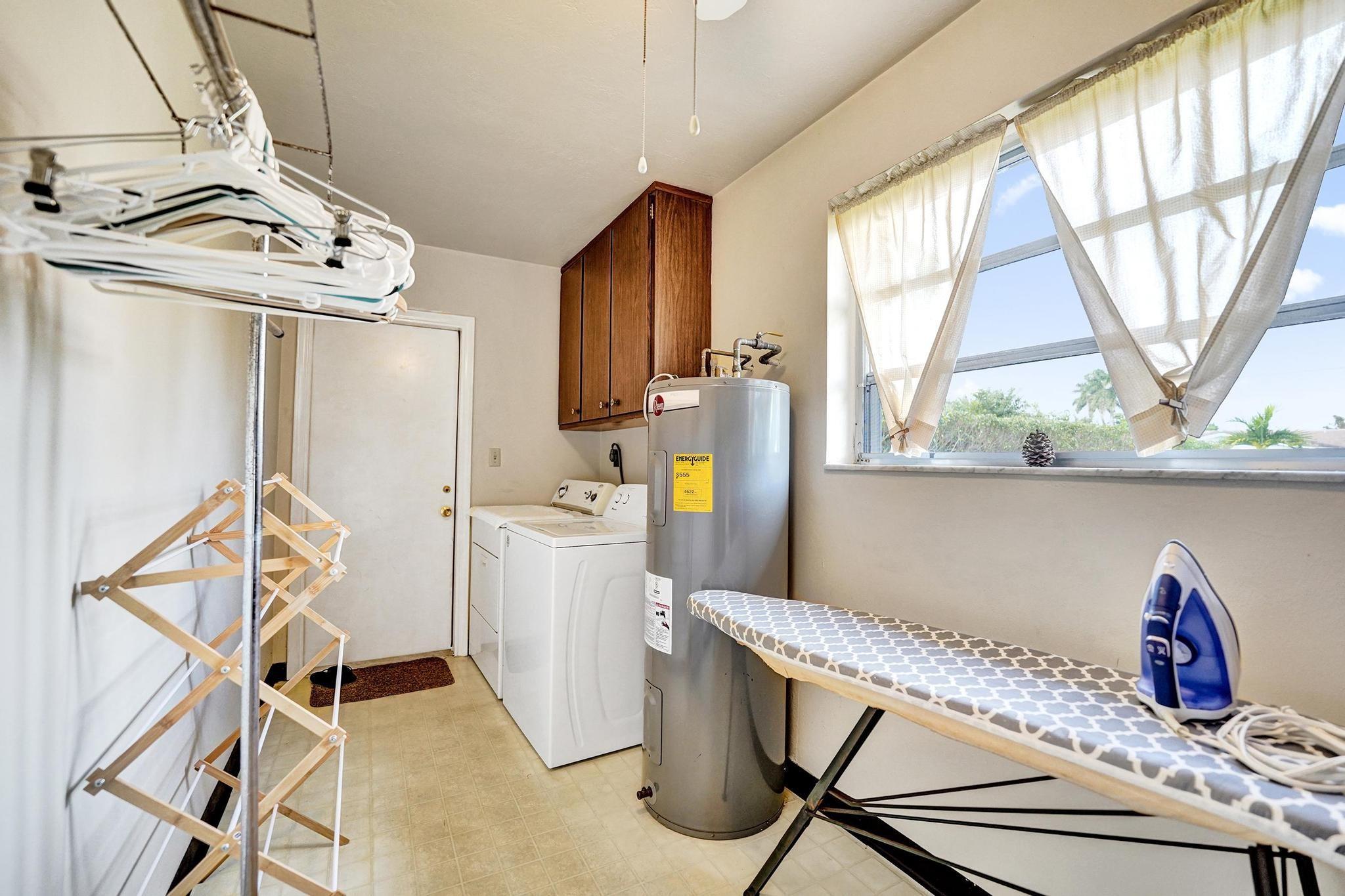 Hollywood Hills 6-22 B - Residential