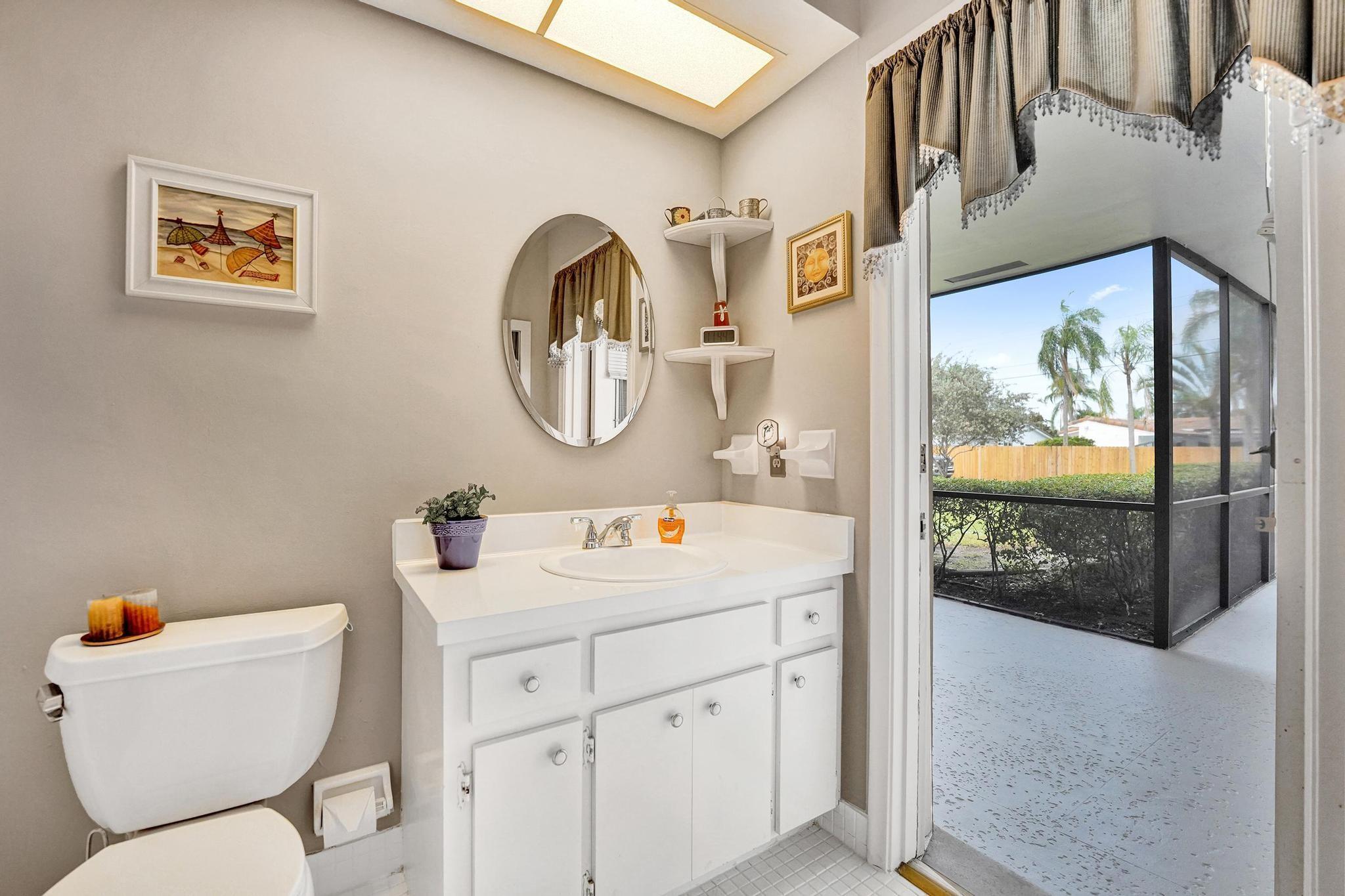 Hollywood Hills 6-22 B - Residential