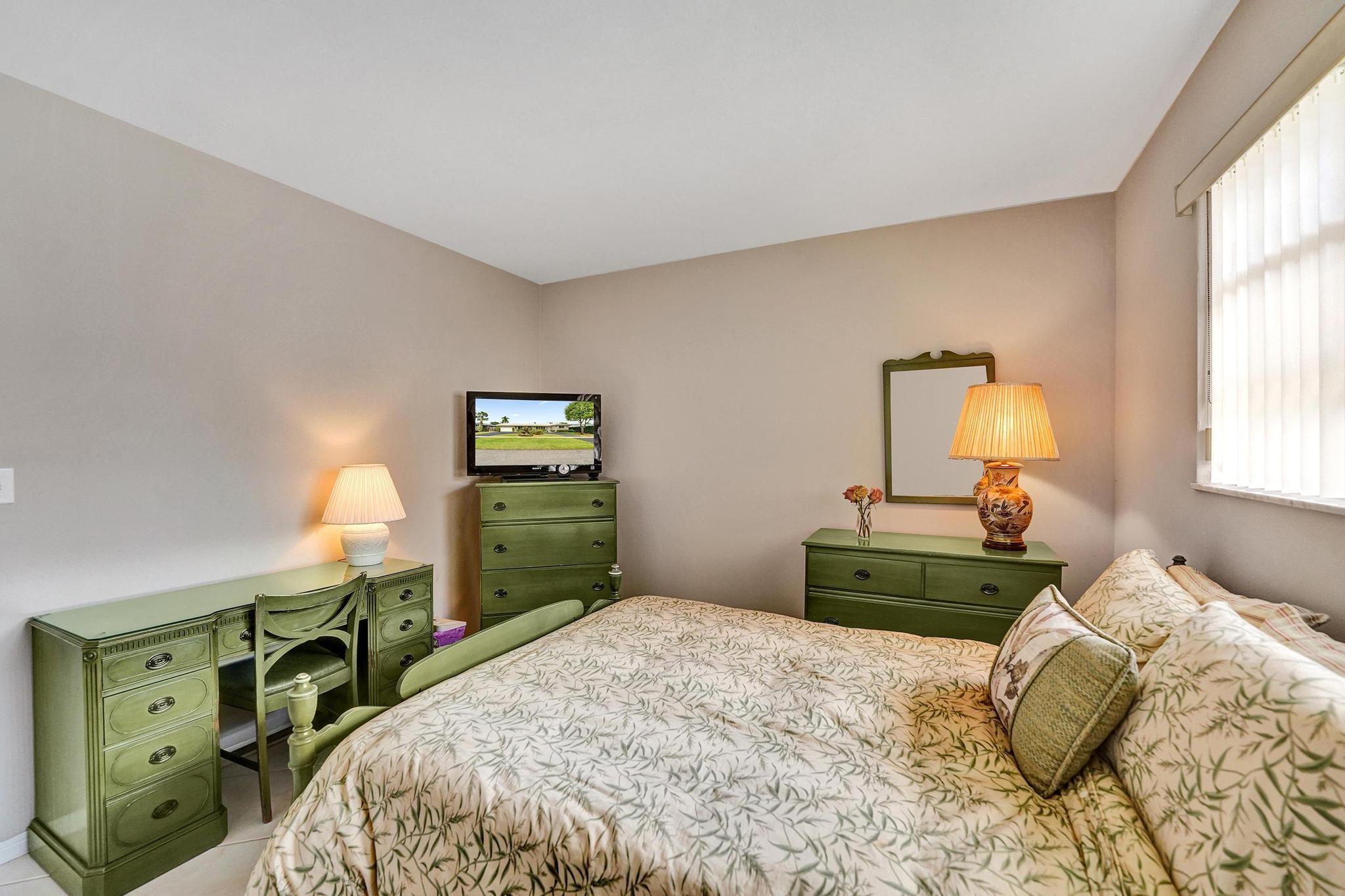 Hollywood Hills 6-22 B - Residential