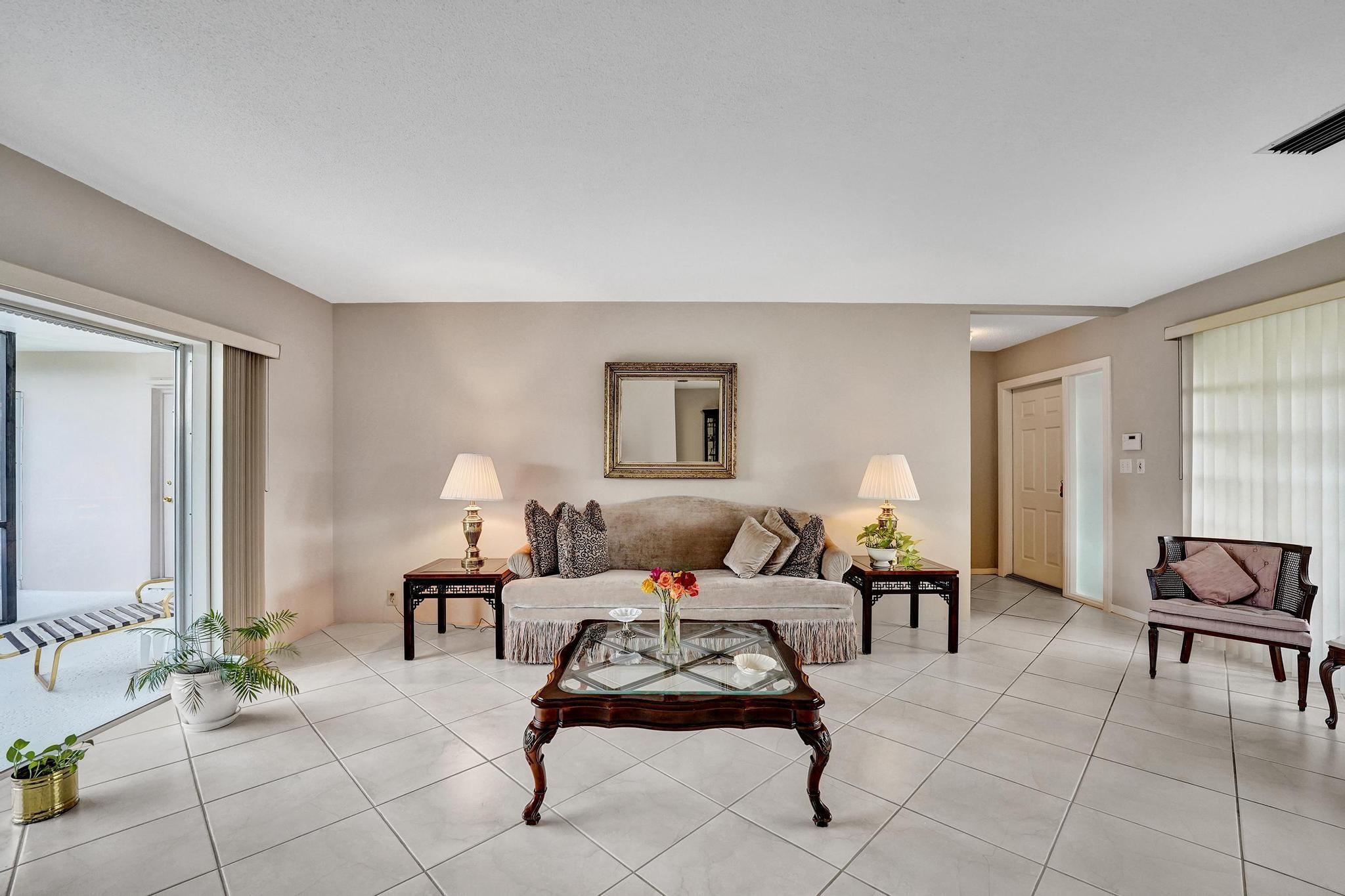 Hollywood Hills 6-22 B - Residential