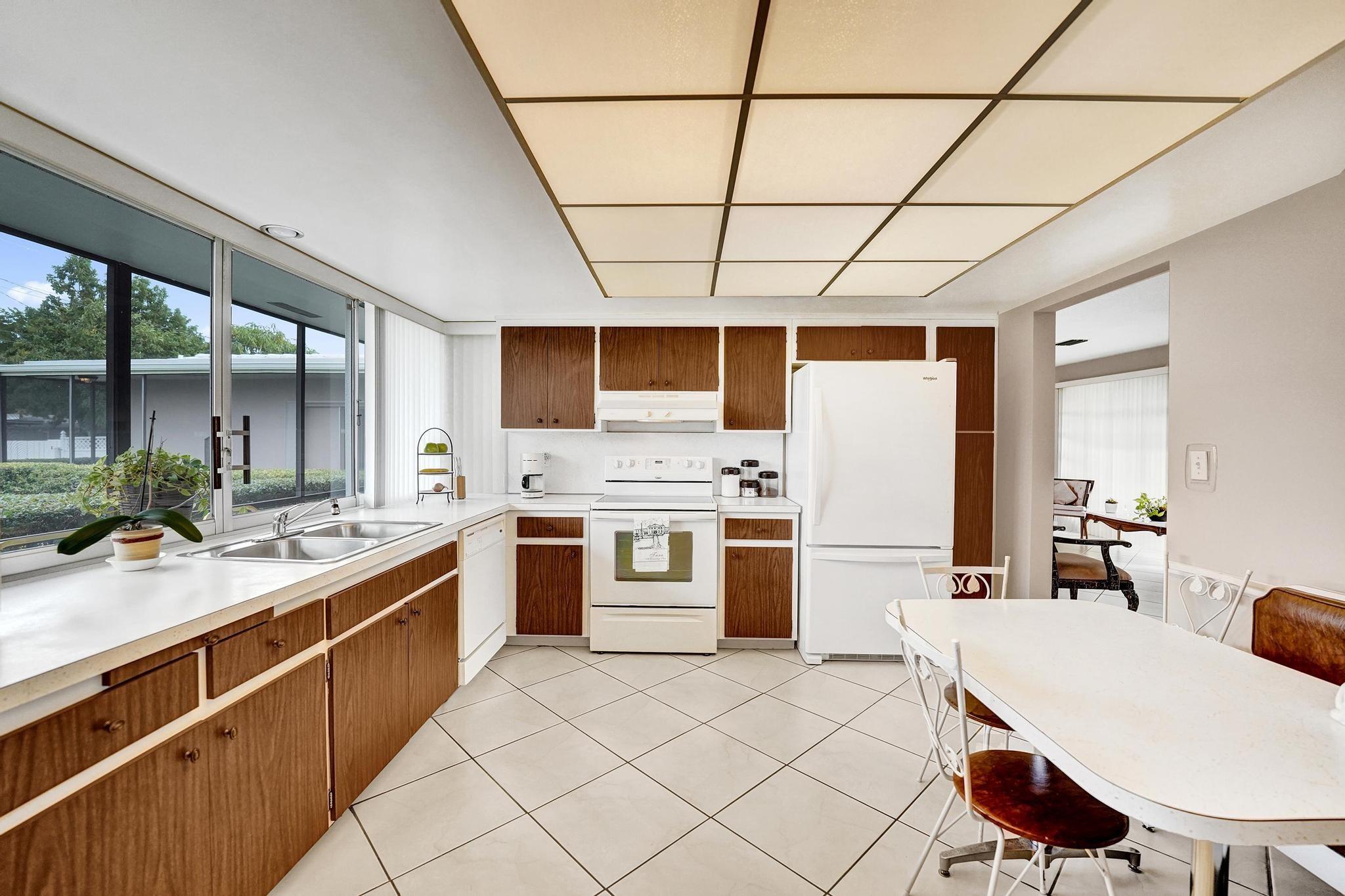 Hollywood Hills 6-22 B - Residential