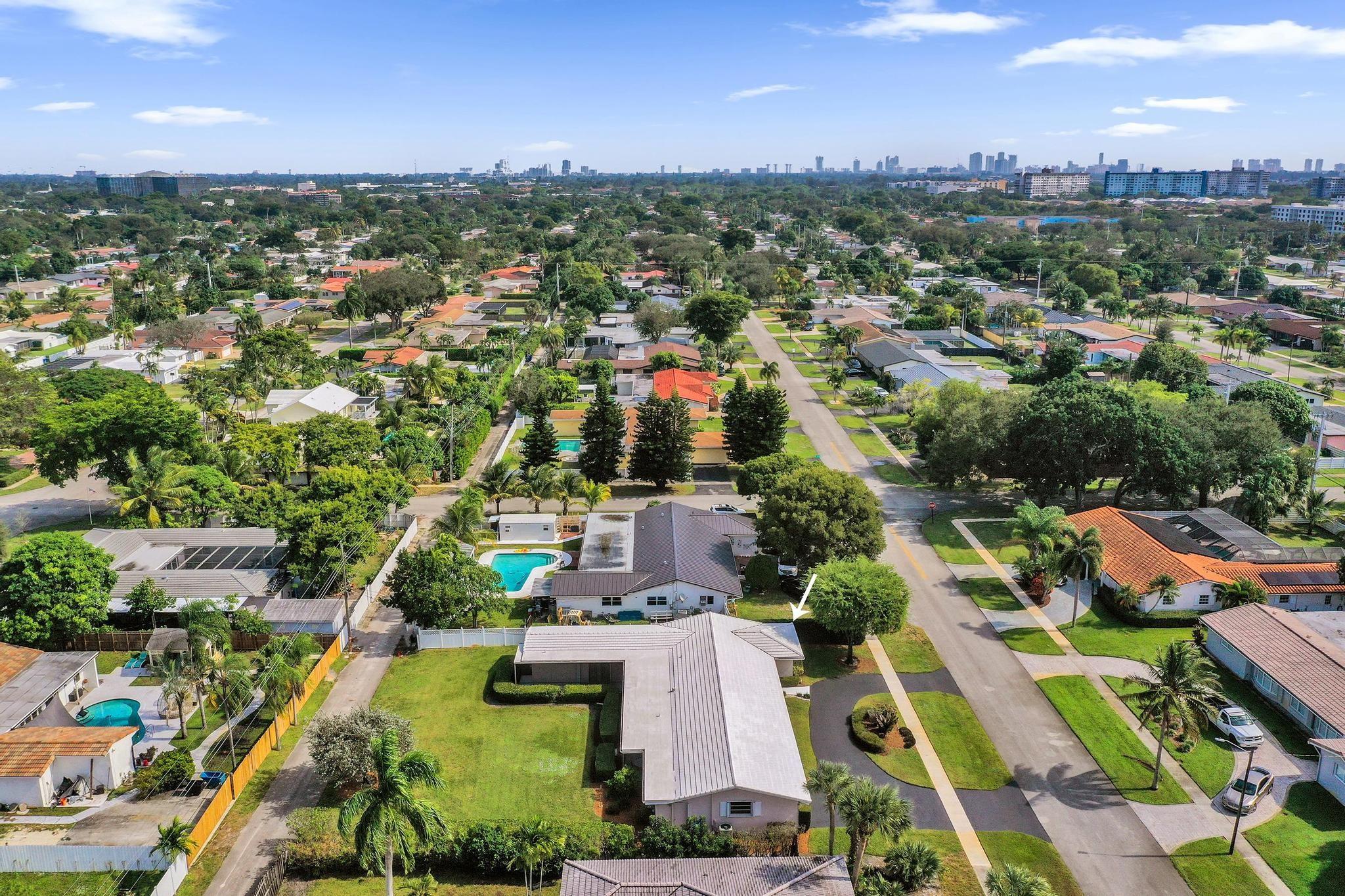 Hollywood Hills 6-22 B - Residential