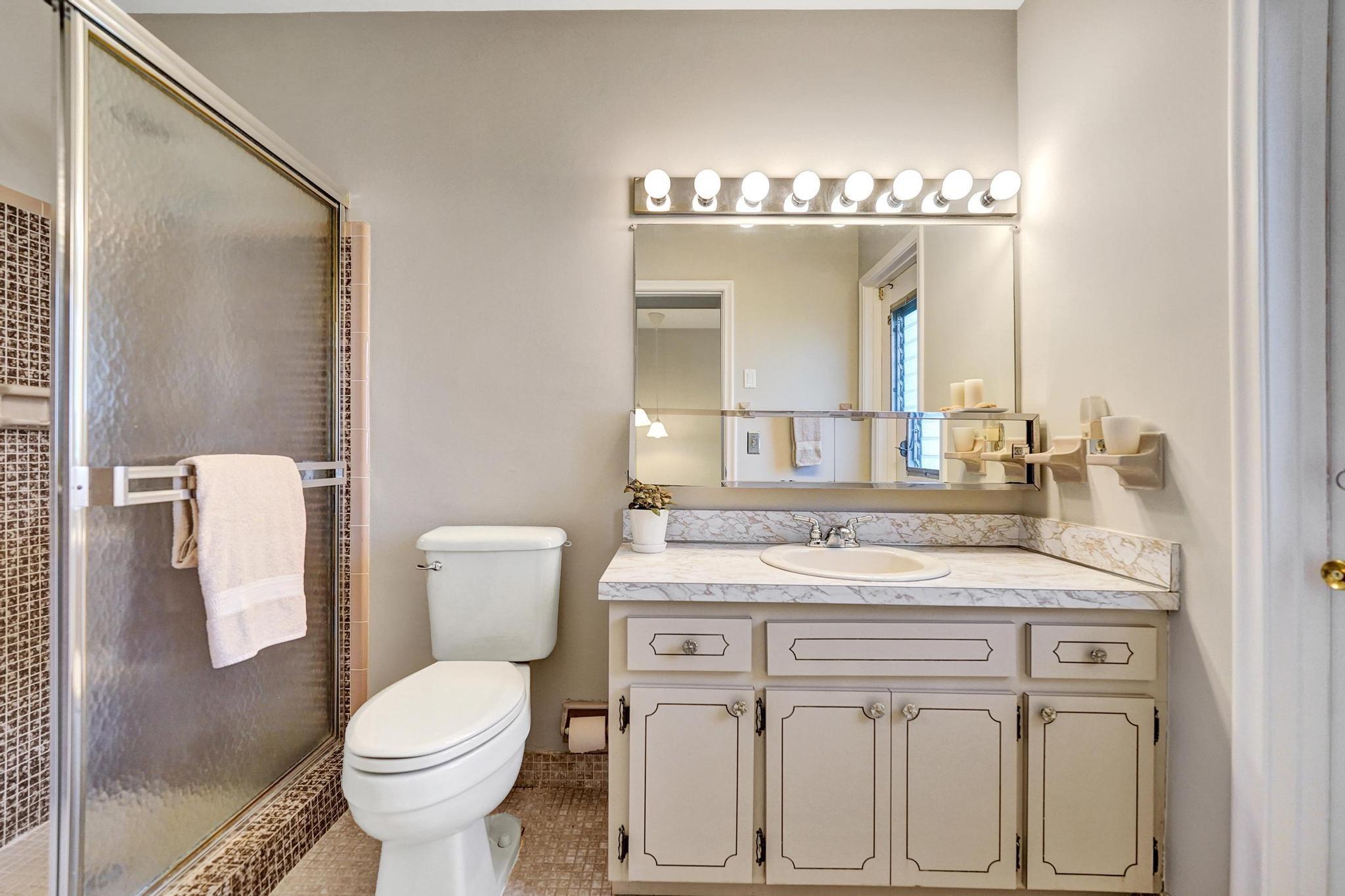 Hollywood Hills 6-22 B - Residential