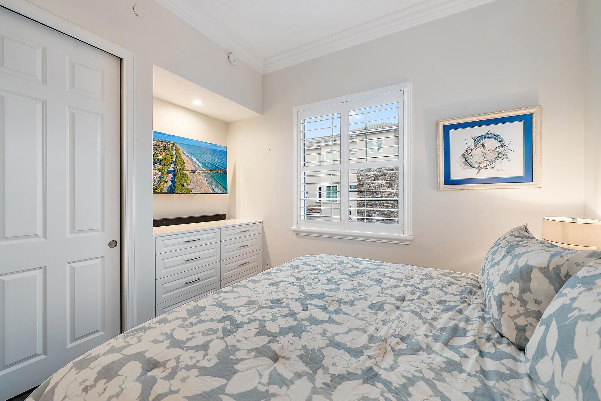 CARRIAGE HOMES AT FRENCHM - Residential