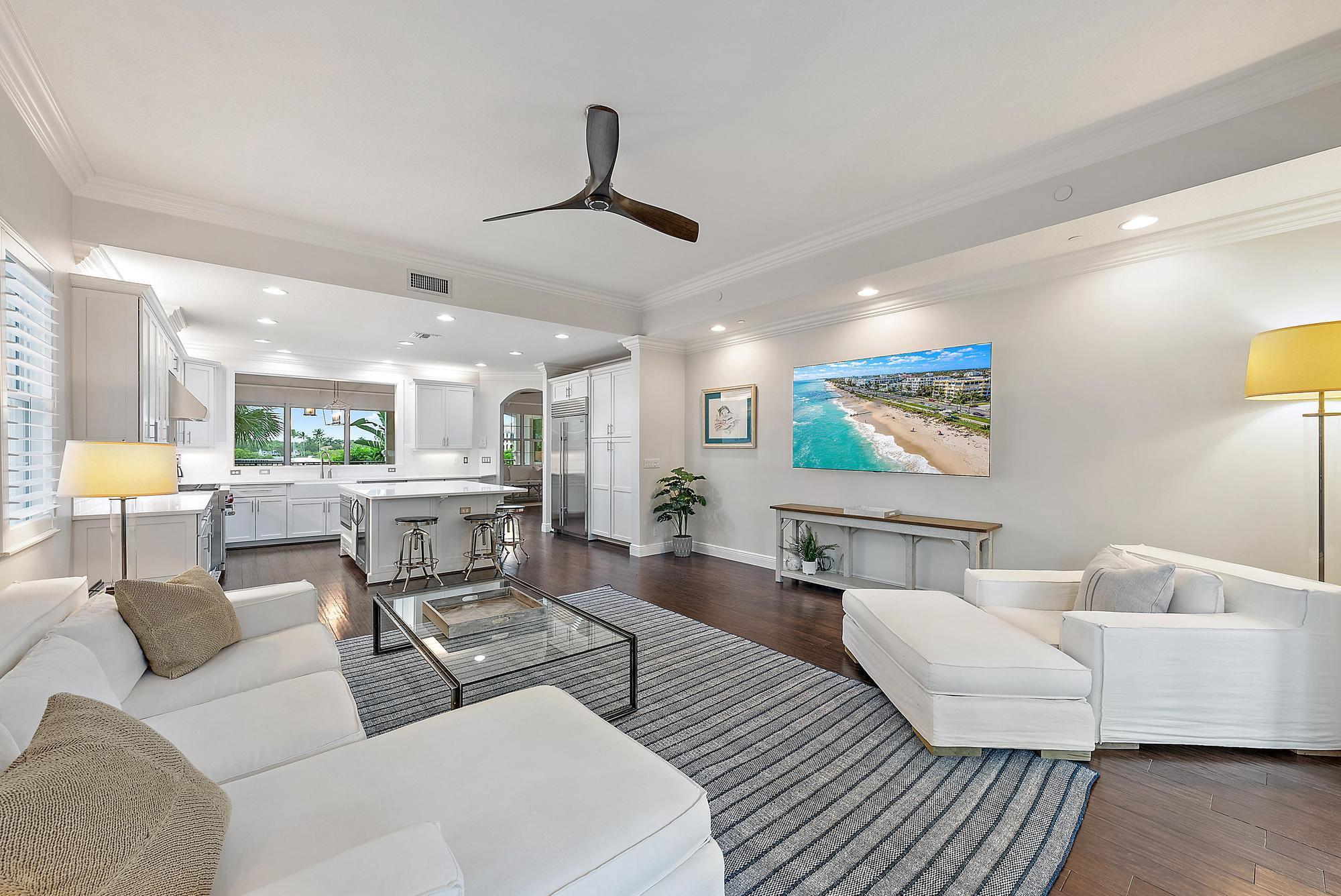 CARRIAGE HOMES AT FRENCHM - Residential