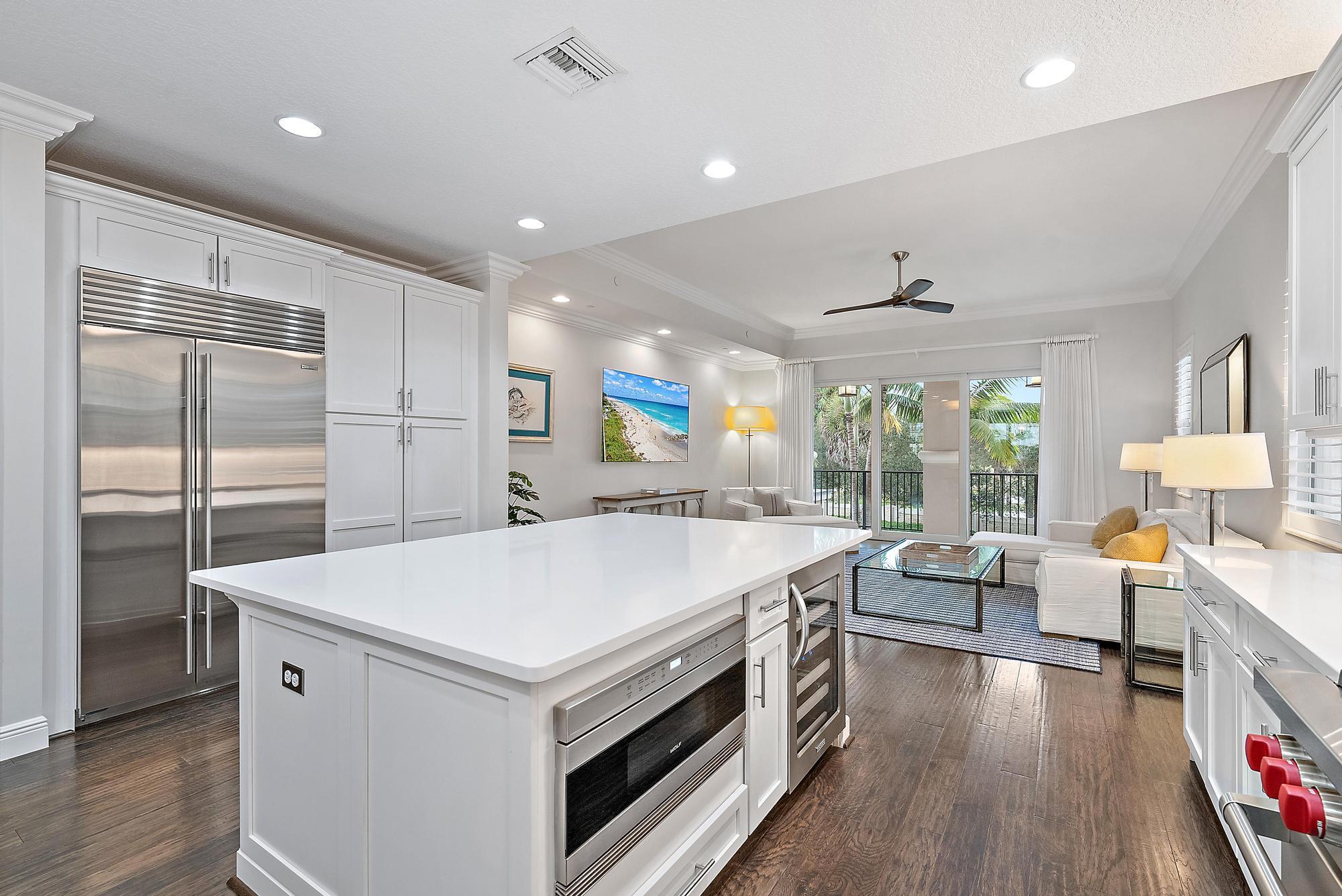 CARRIAGE HOMES AT FRENCHM - Residential